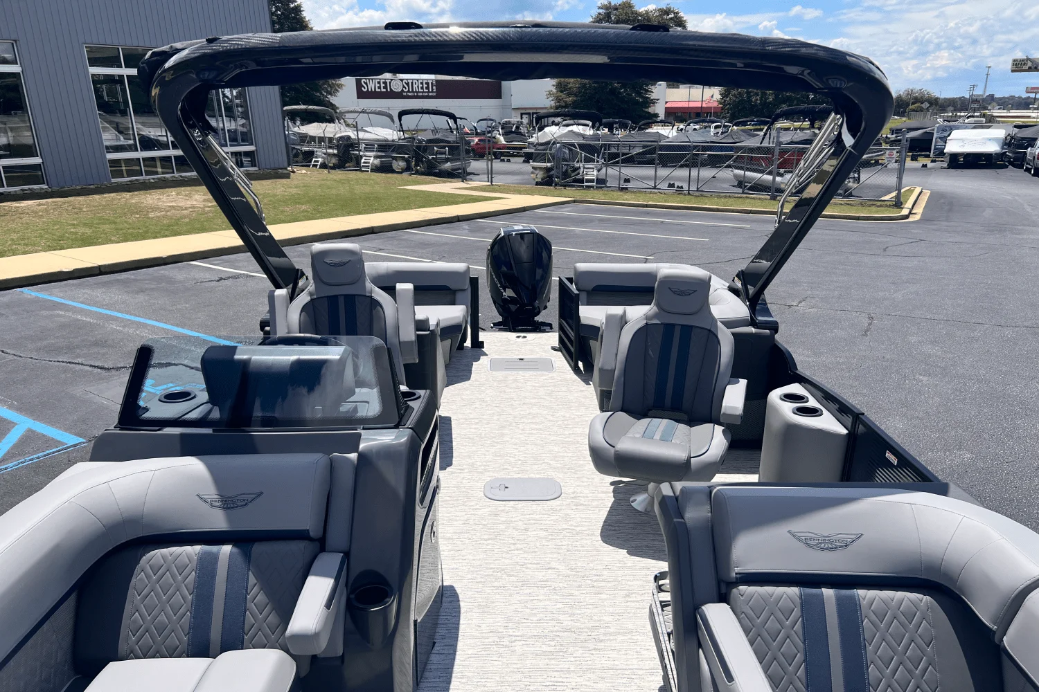 2025 Bennington 24 MFB Image Thumbnail #18