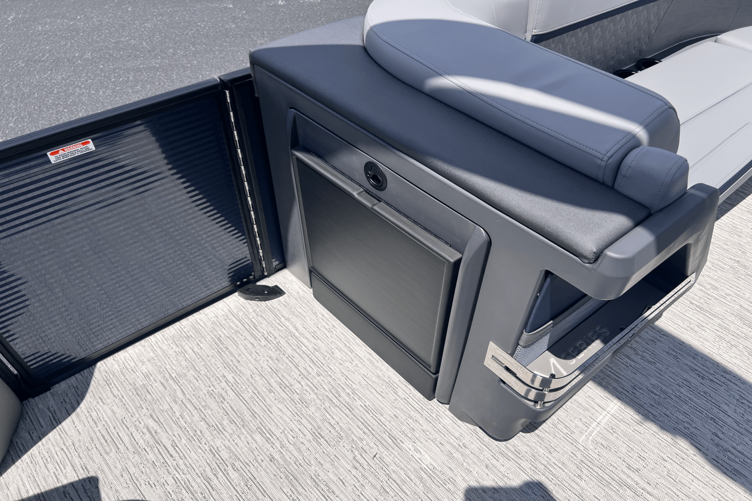 2025 Bennington 24 MFB Image Thumbnail #13