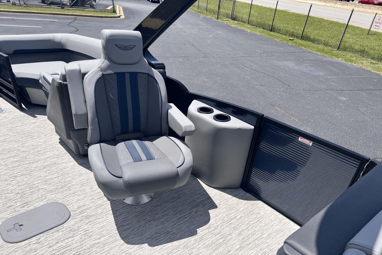 2025 Bennington 24 MFB Image Thumbnail #21