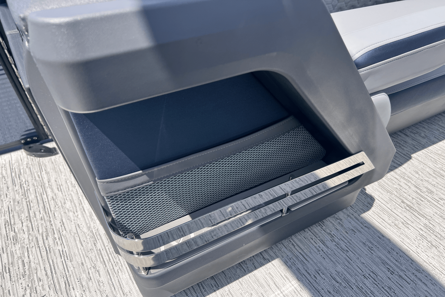 2025 Bennington 24 MFB Image Thumbnail #16