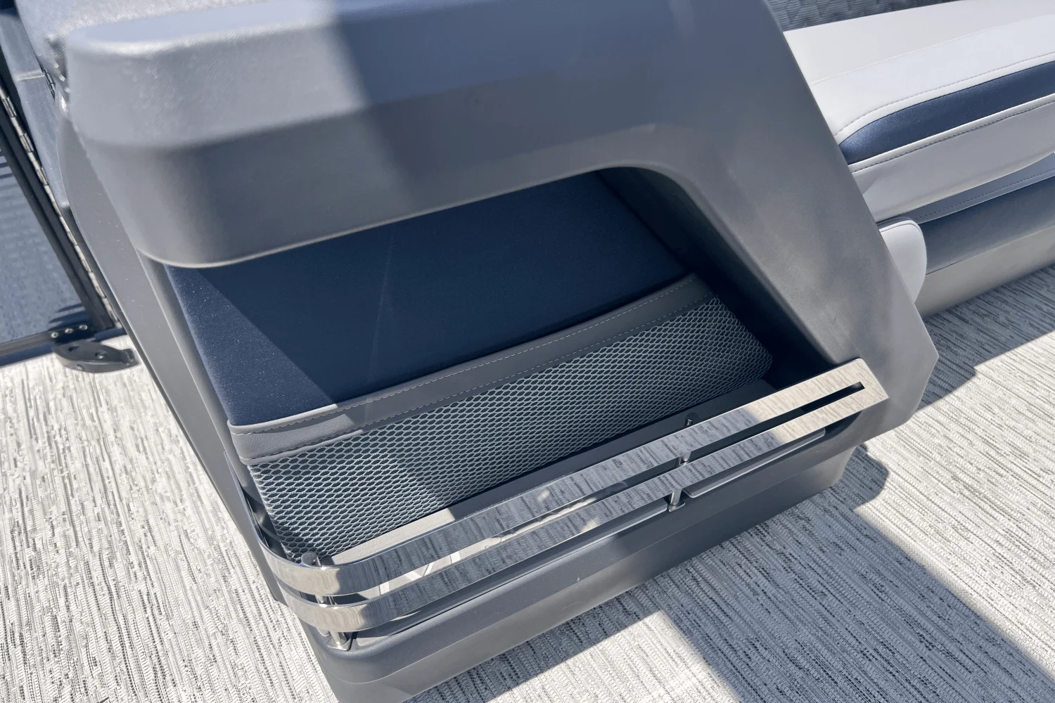 2025 Bennington 24 MFB Image Thumbnail #16