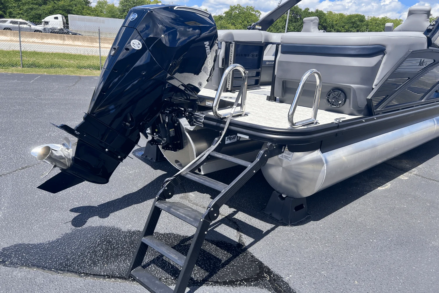 2025 Bennington 24 MFB Image Thumbnail #6