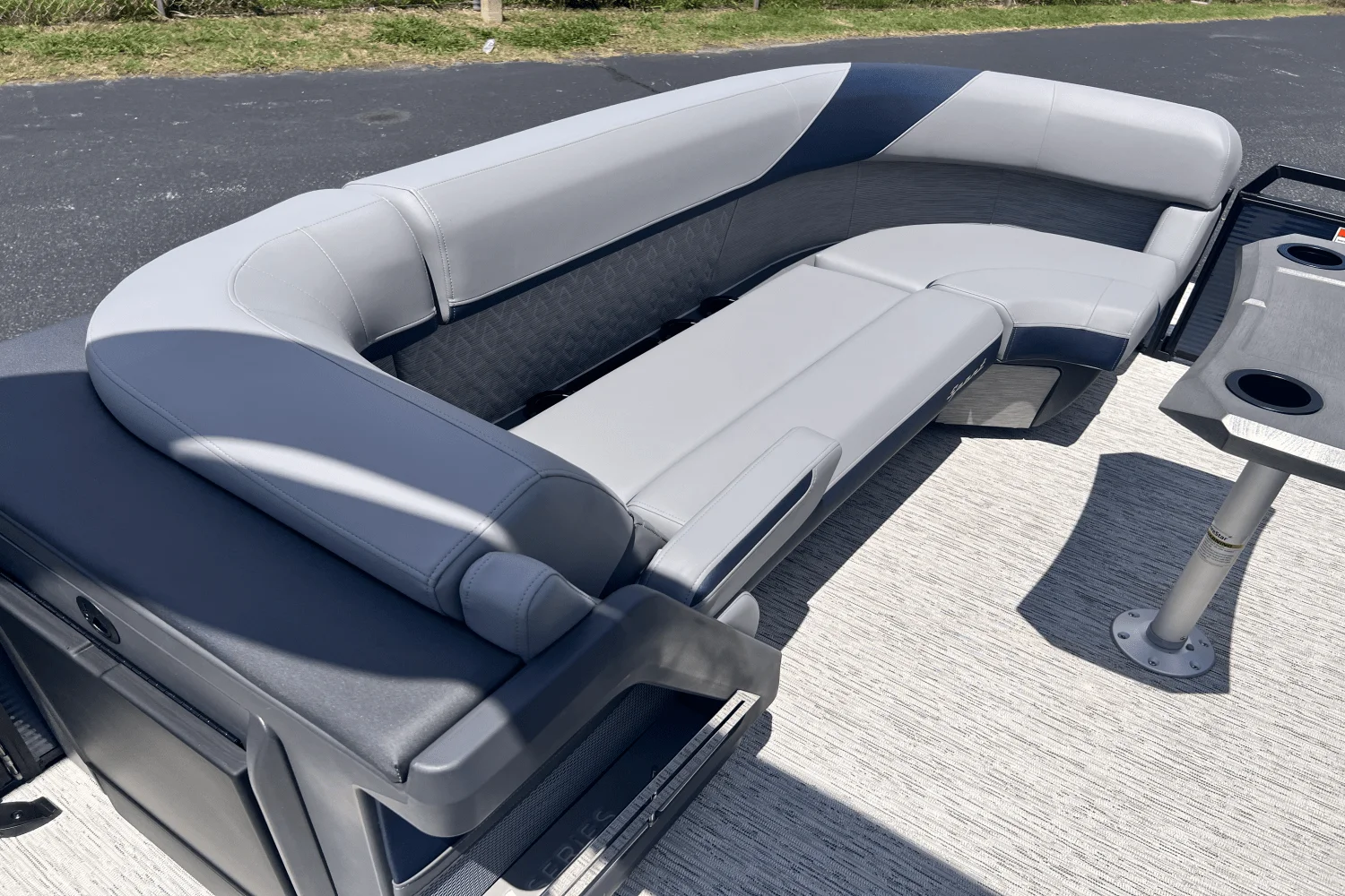 2025 Bennington 24 MFB Image Thumbnail #11