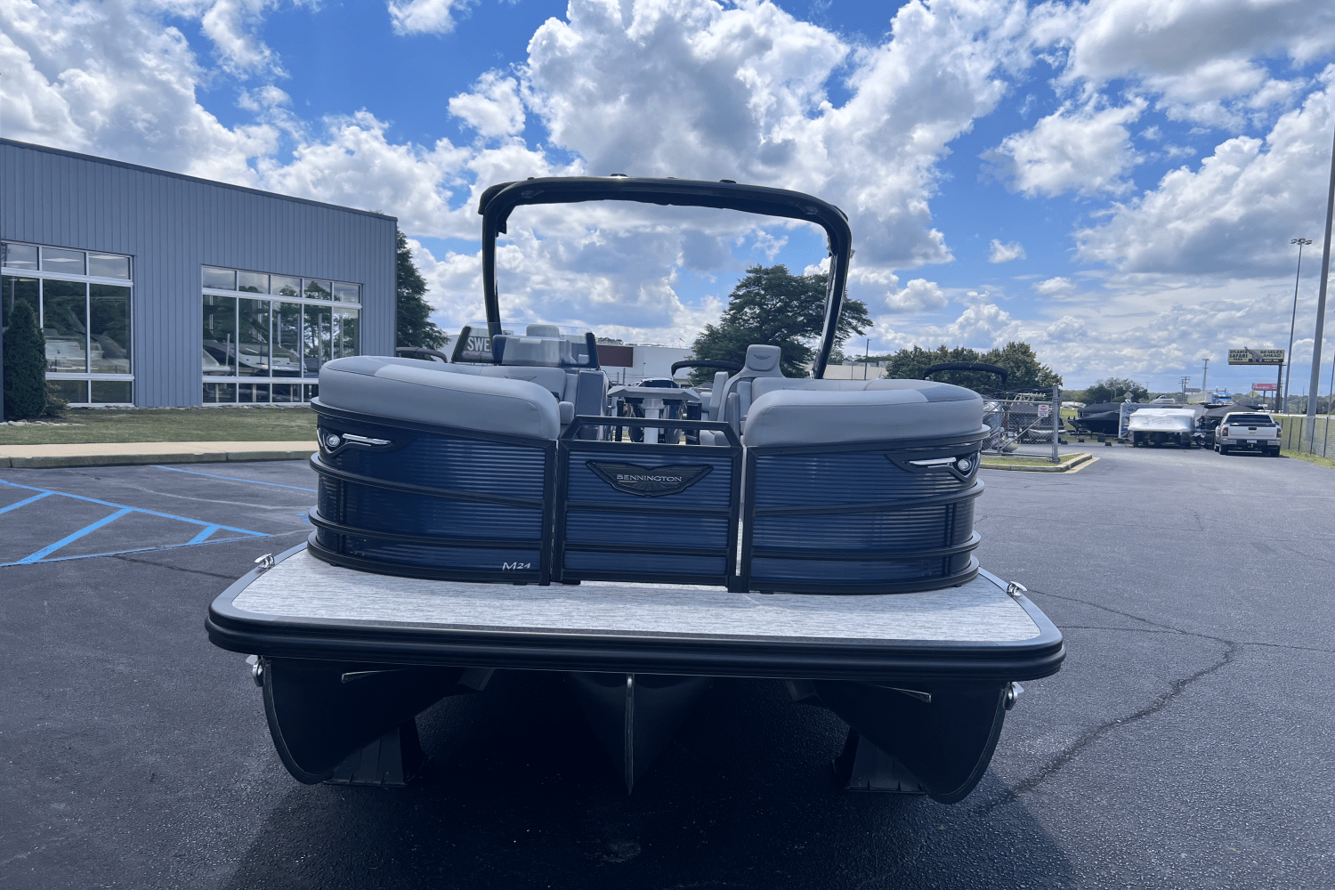 2025 Bennington 24 MFB Image Thumbnail #5