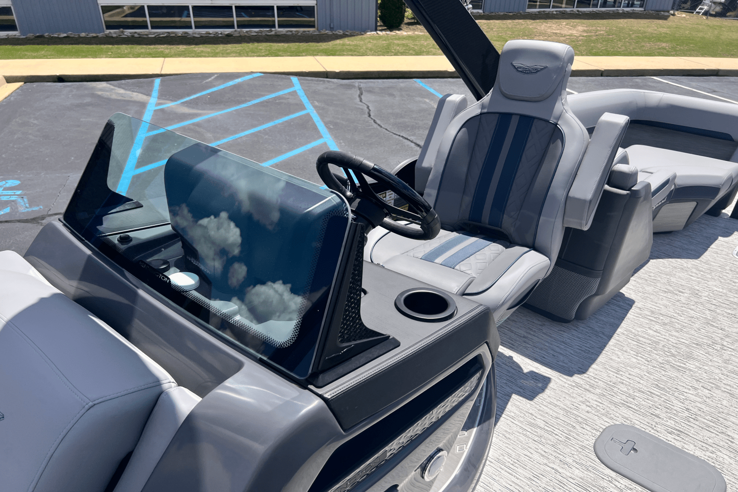 2025 Bennington 24 MFB Image Thumbnail #22