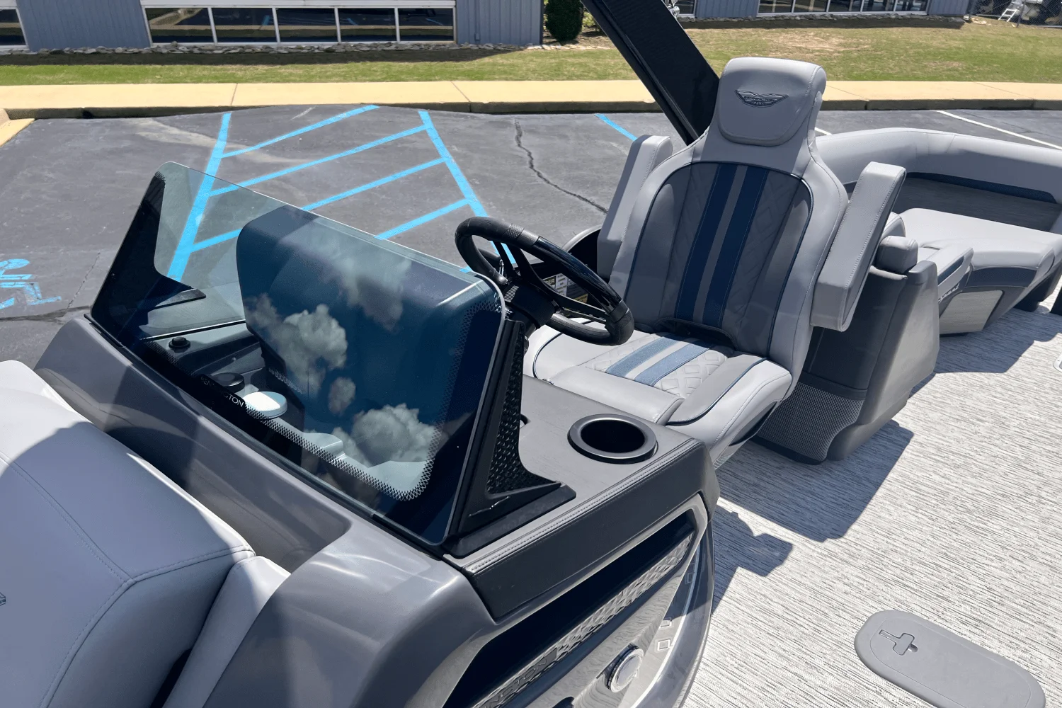 2025 Bennington 24 MFB Image Thumbnail #22