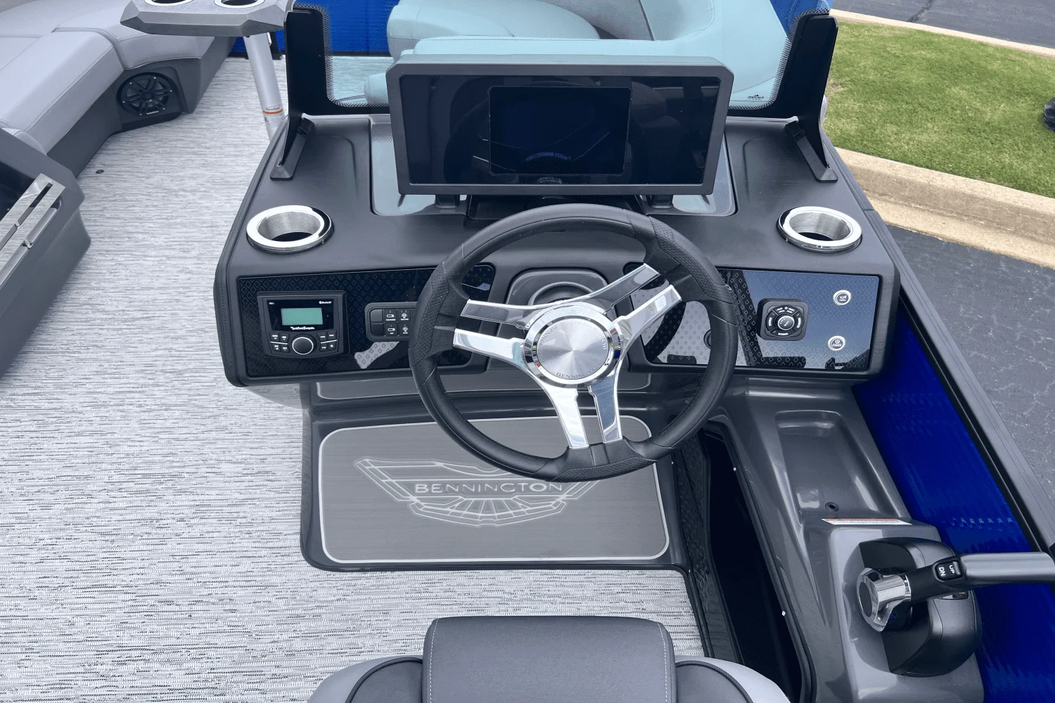 2025 Bennington 22 MFB Image Thumbnail #9