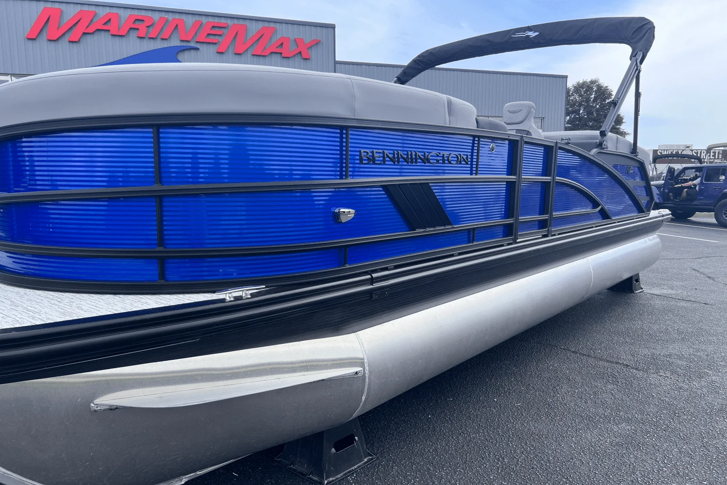 2025 Bennington 22 MFB Image Thumbnail #3