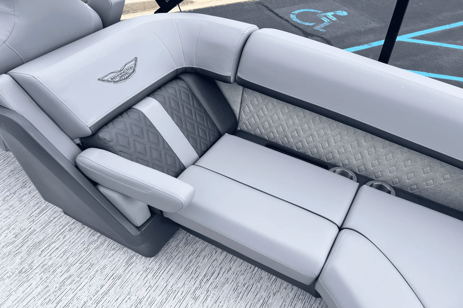 2025 Bennington 22 MFB Image Thumbnail #17