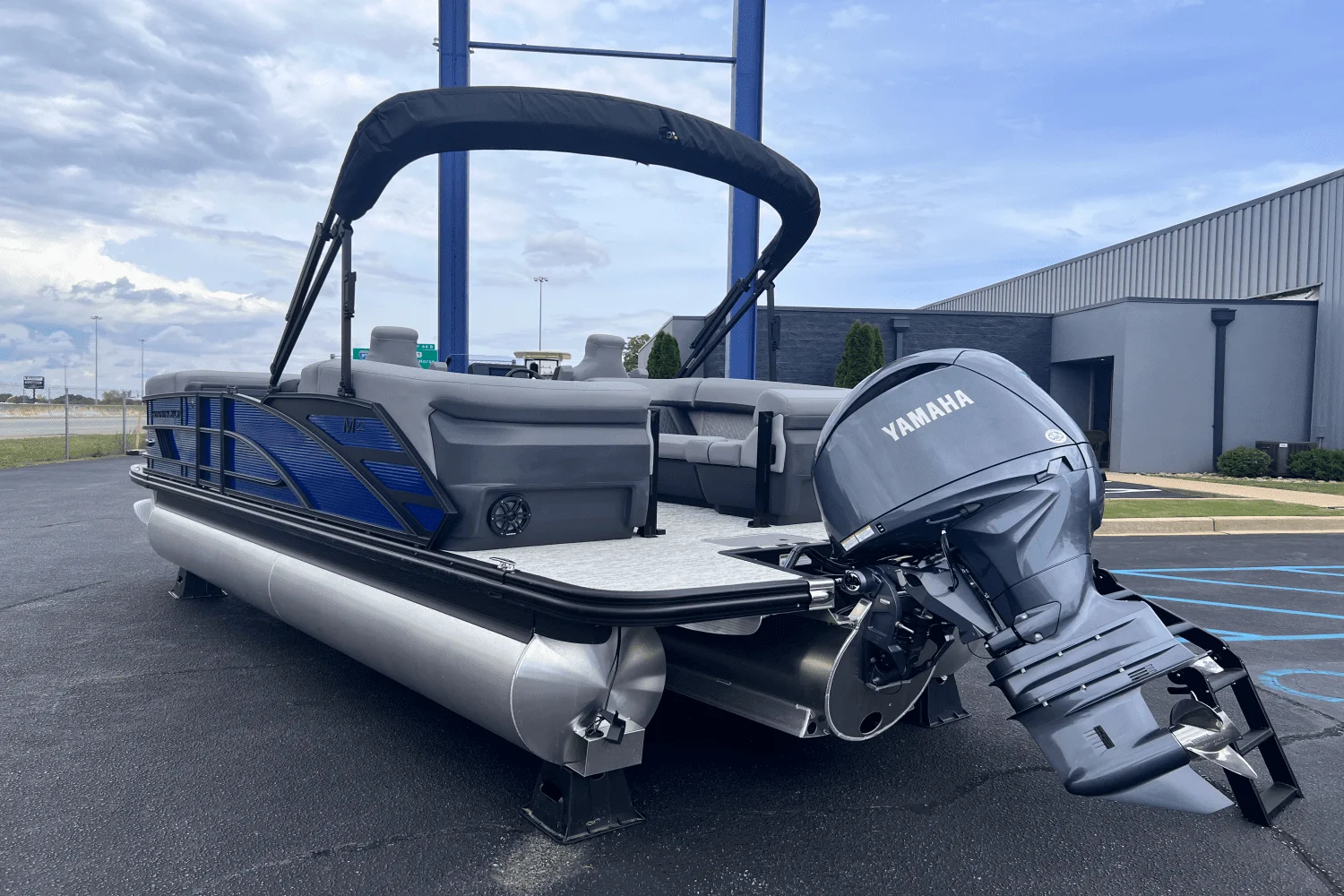 2025 Bennington 22 MFB Image Thumbnail #6