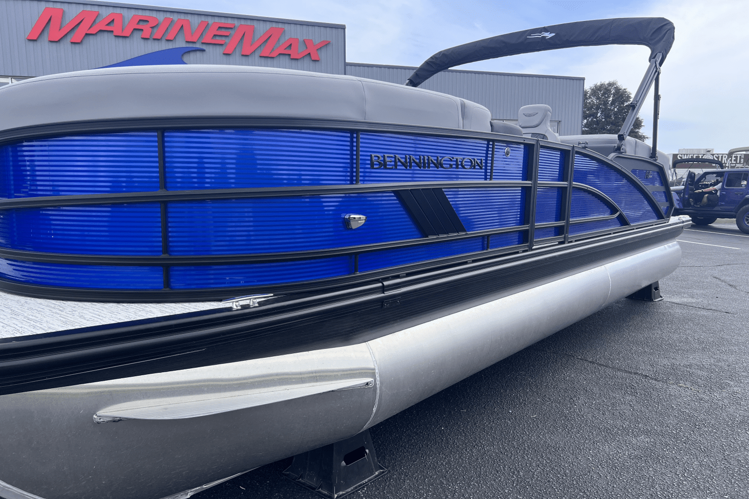 2025 Bennington 22 MFB Image Thumbnail #3