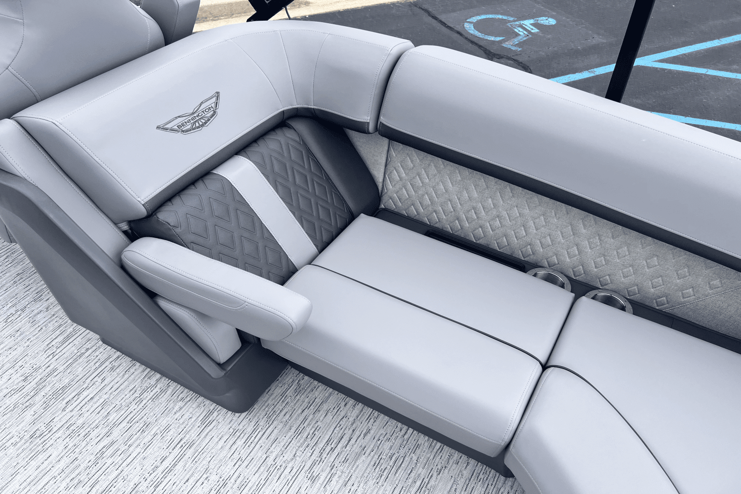 2025 Bennington 22 MFB Image Thumbnail #17