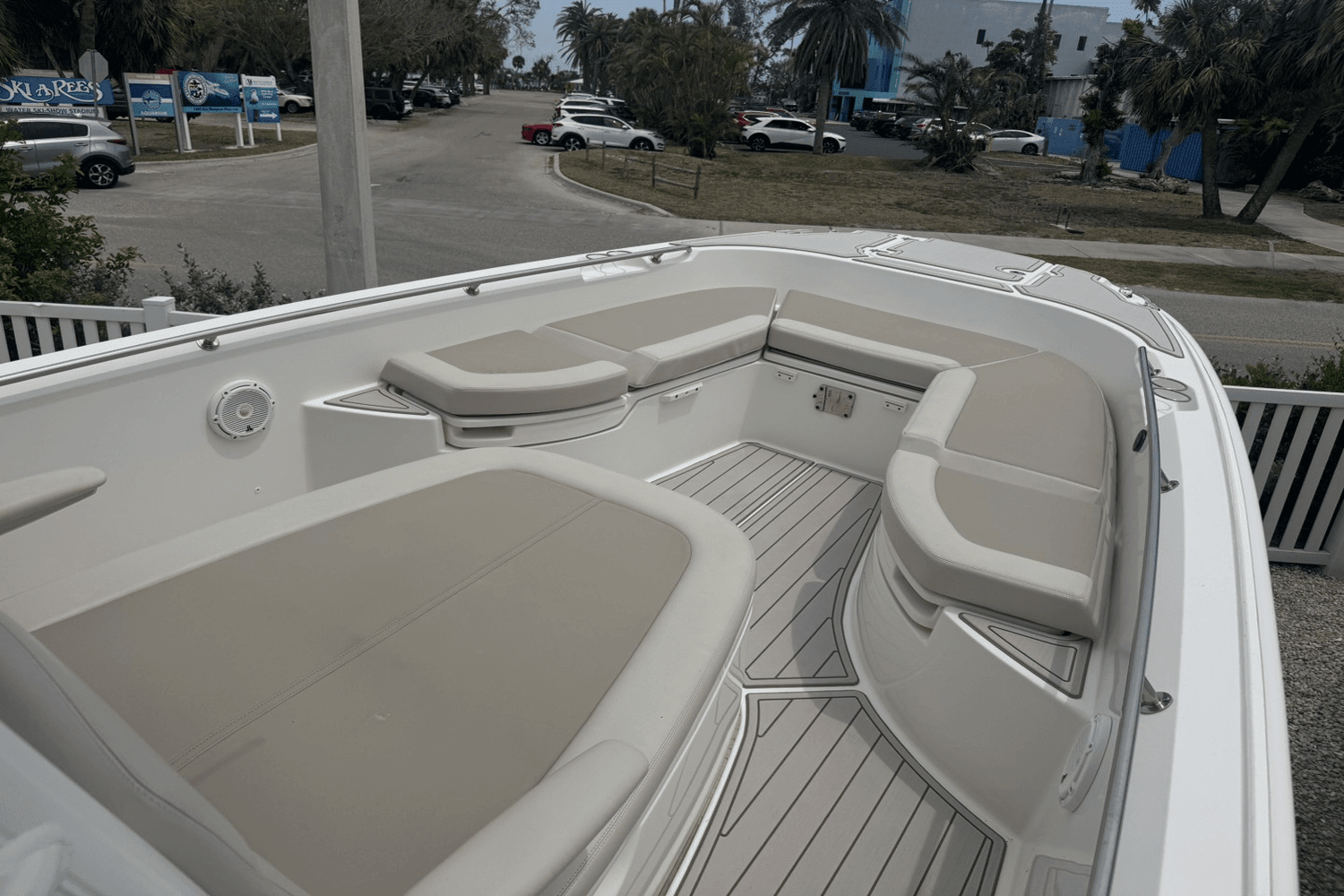 2022 Boston Whaler 270 Dauntless Image Thumbnail #4