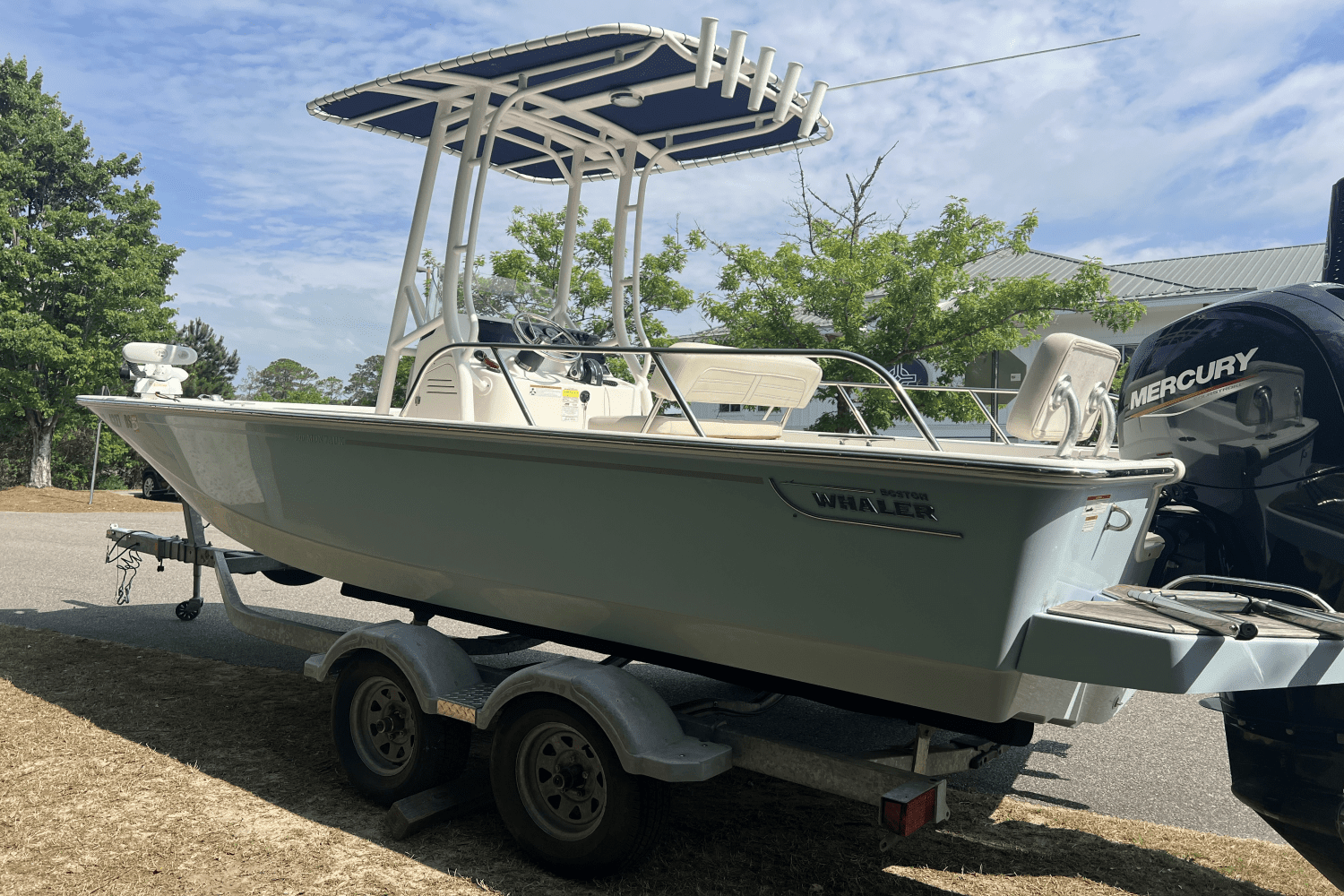 2022 Boston Whaler 190 MONTAUK Image Thumbnail #2