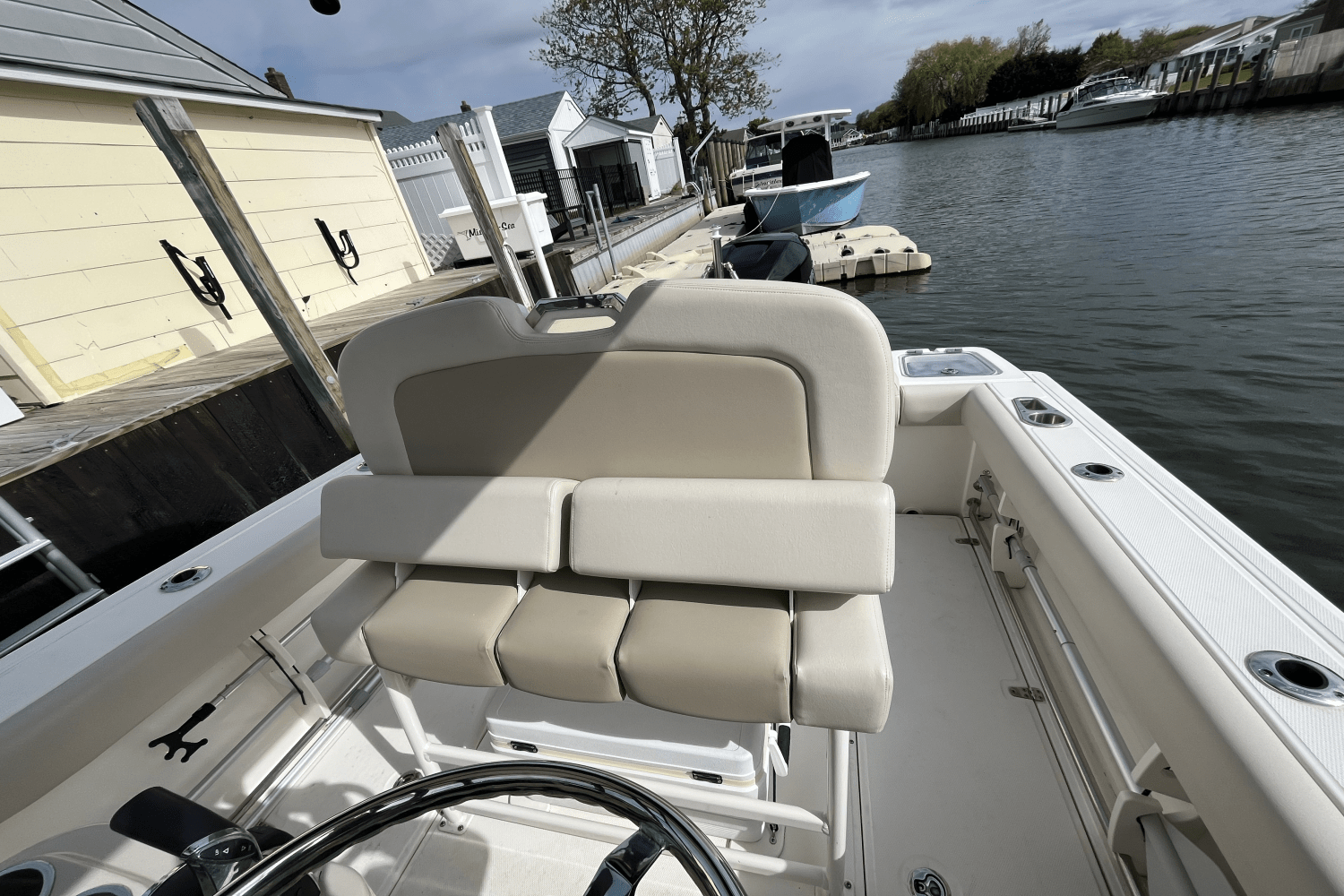 2021 Boston Whaler 230 OUTRAGE Image Thumbnail #11