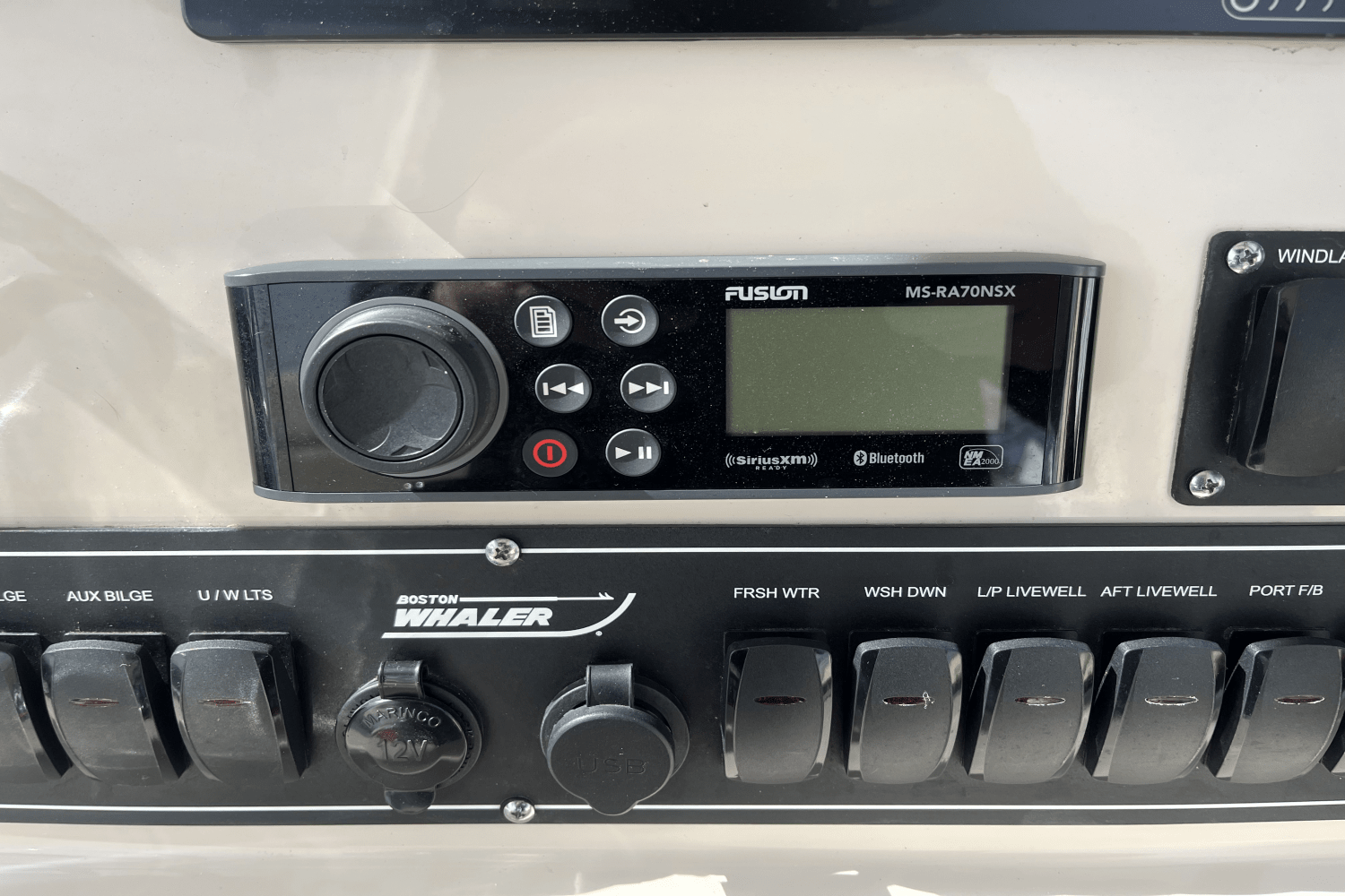 2021 Boston Whaler 230 OUTRAGE Image Thumbnail #9