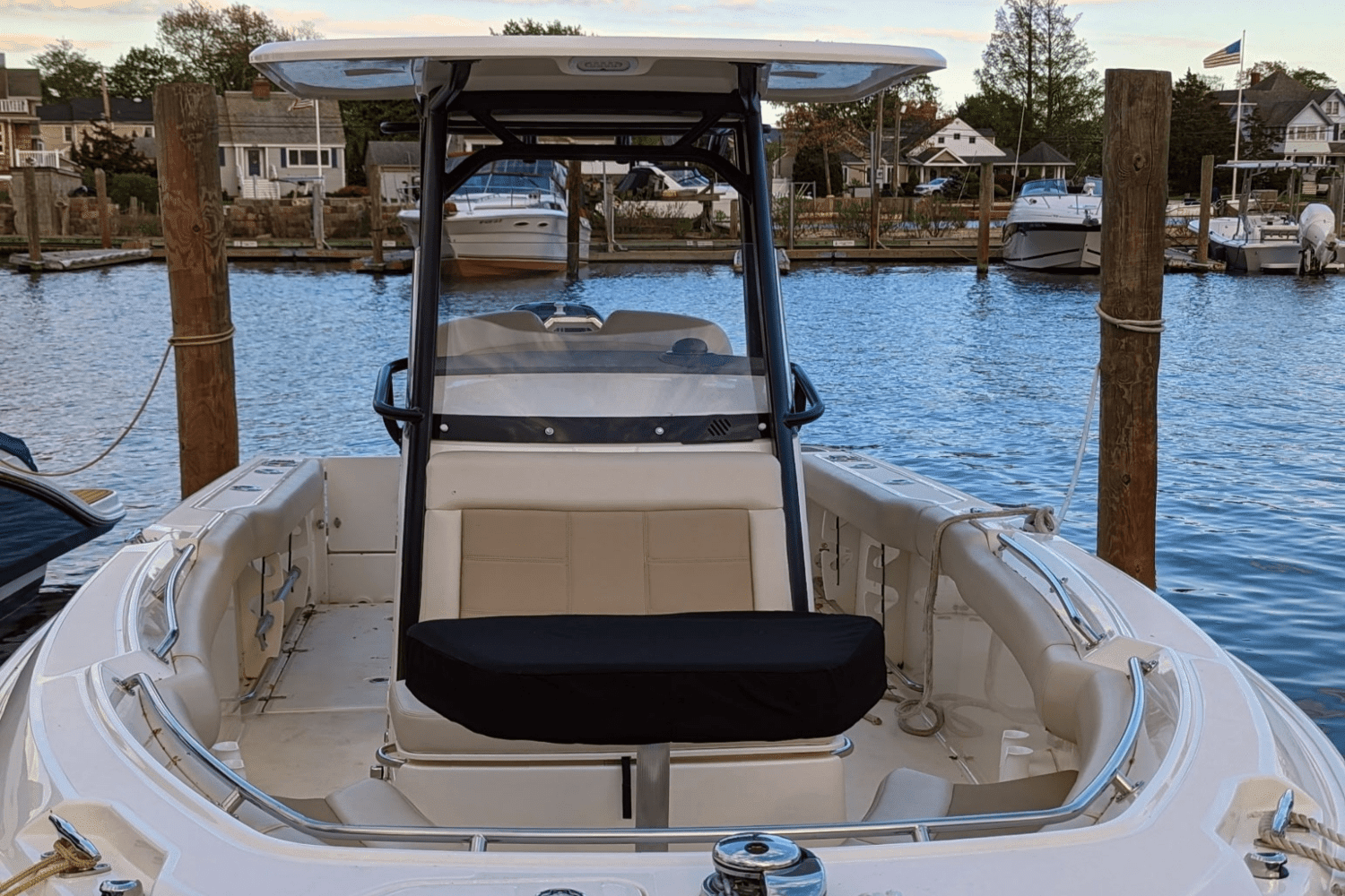 2021 Boston Whaler 230 OUTRAGE Image Thumbnail #4