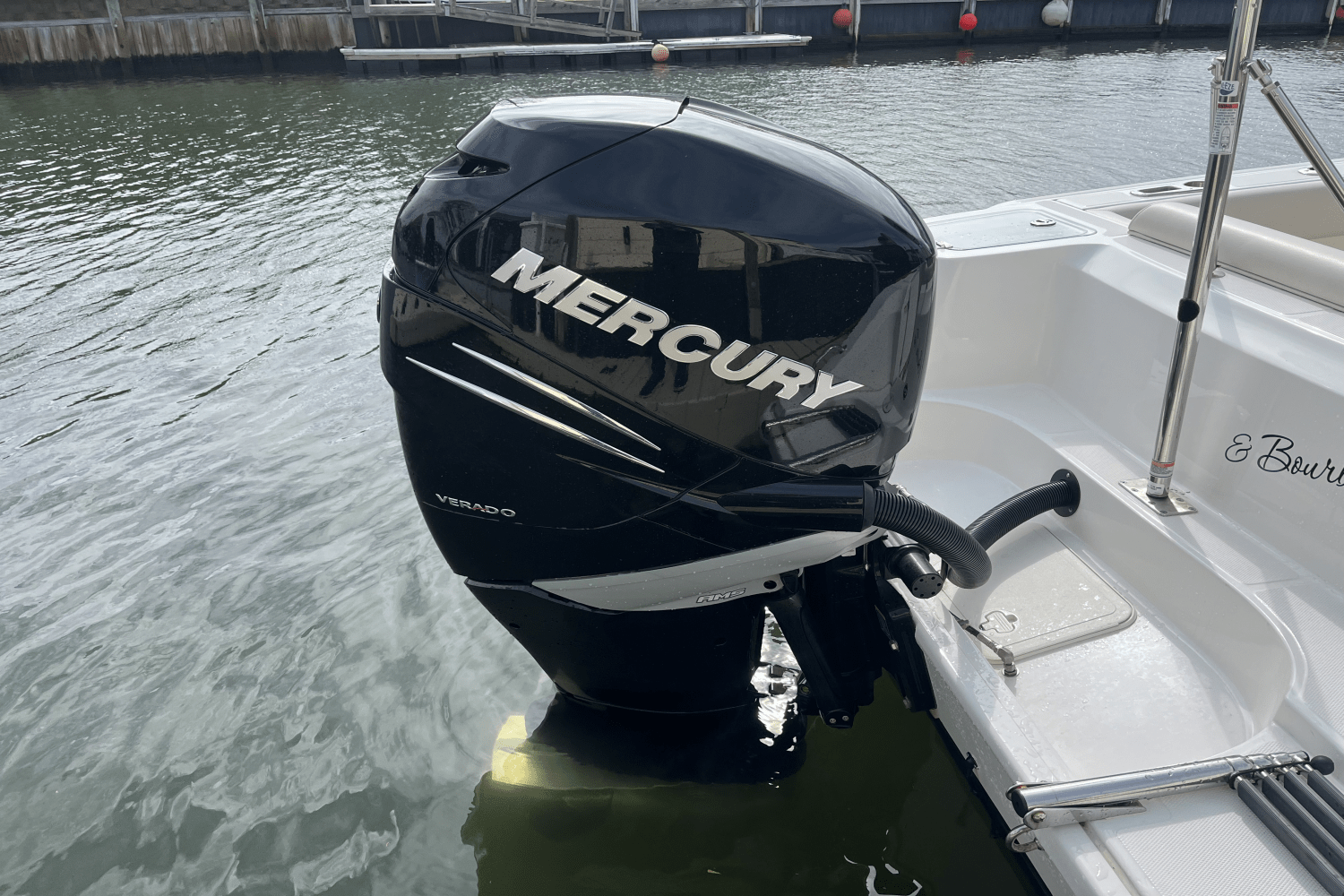 2021 Boston Whaler 230 OUTRAGE Image Thumbnail #6