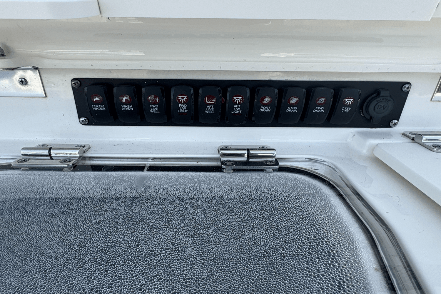 2022 Boston Whaler 350 OUTRAGE Image Thumbnail #9