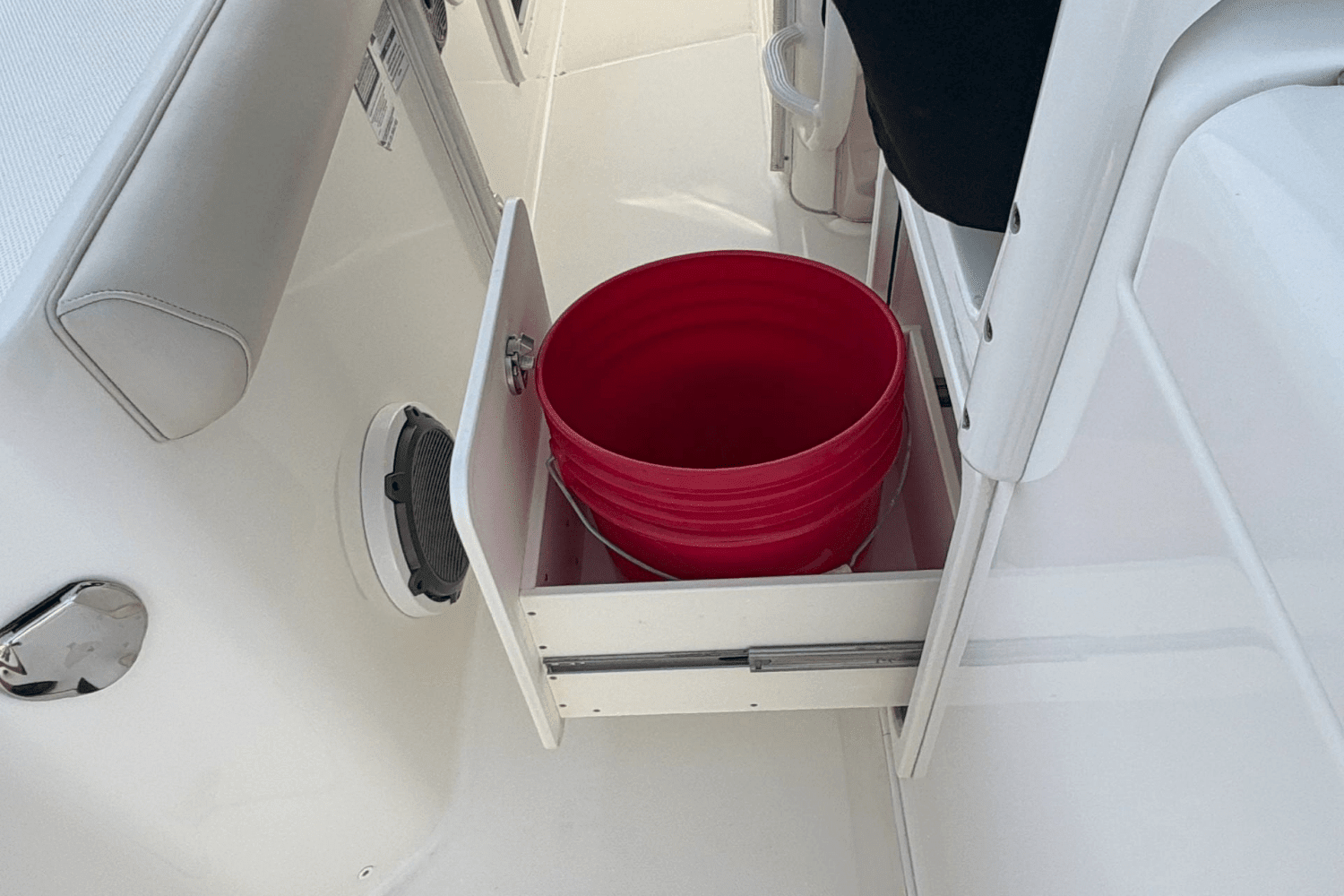 2022 Boston Whaler 350 OUTRAGE Image Thumbnail #11