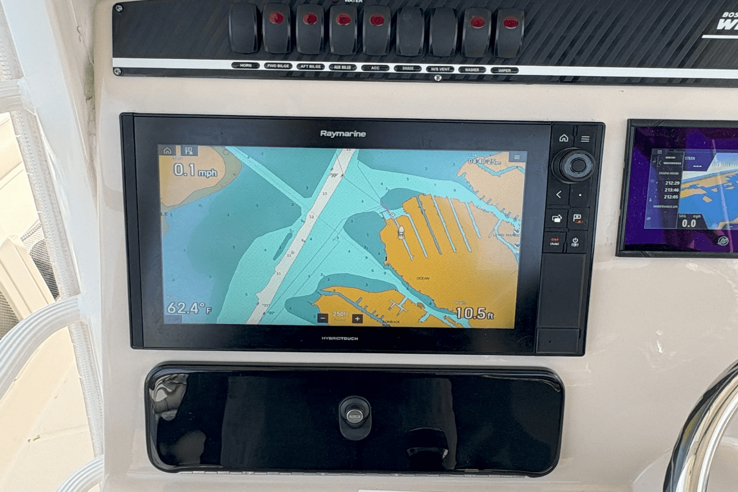 2022 Boston Whaler 350 OUTRAGE Image Thumbnail #15