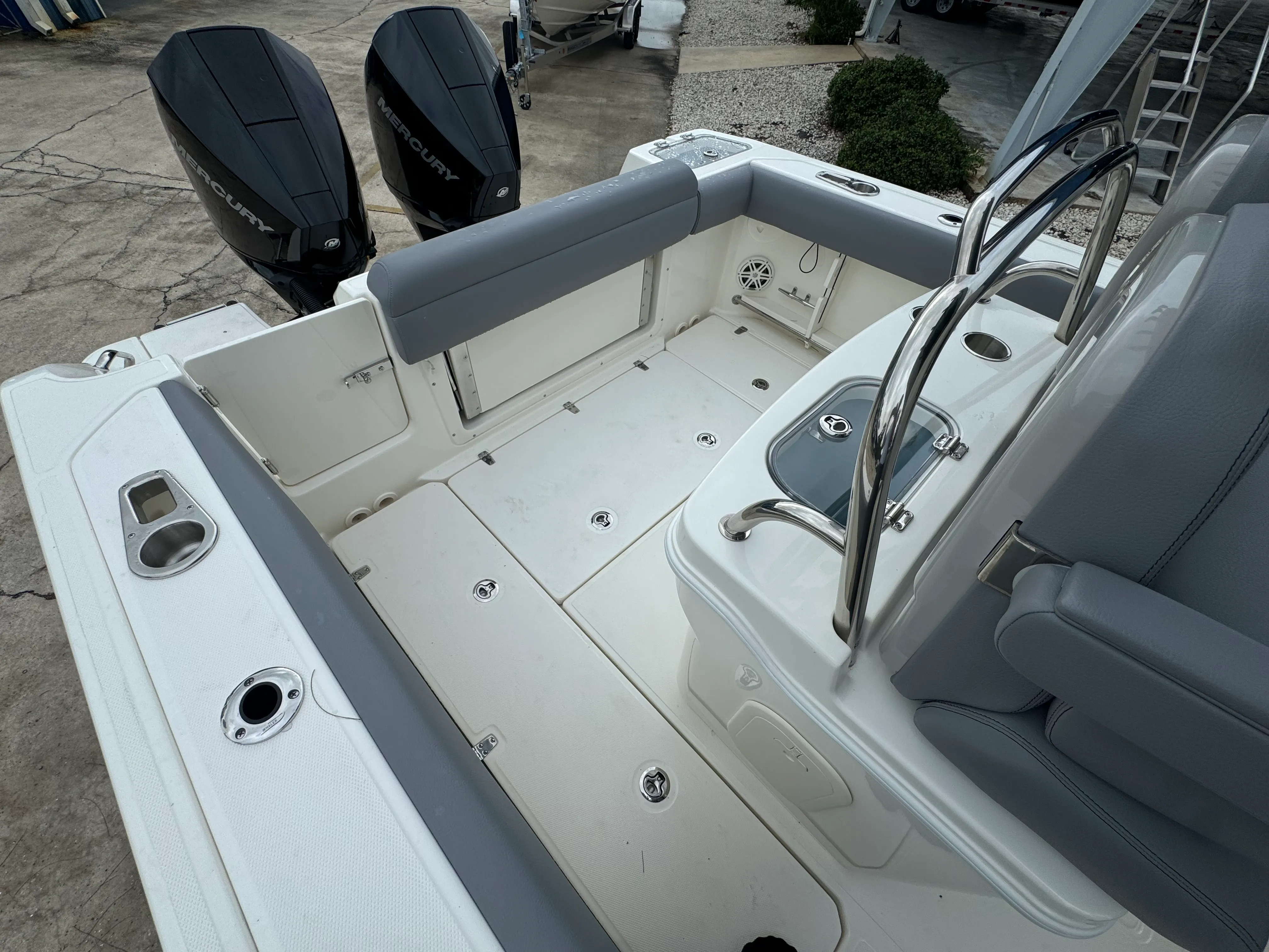 2026 Boston Whaler 250 Outrage Image Thumbnail #5