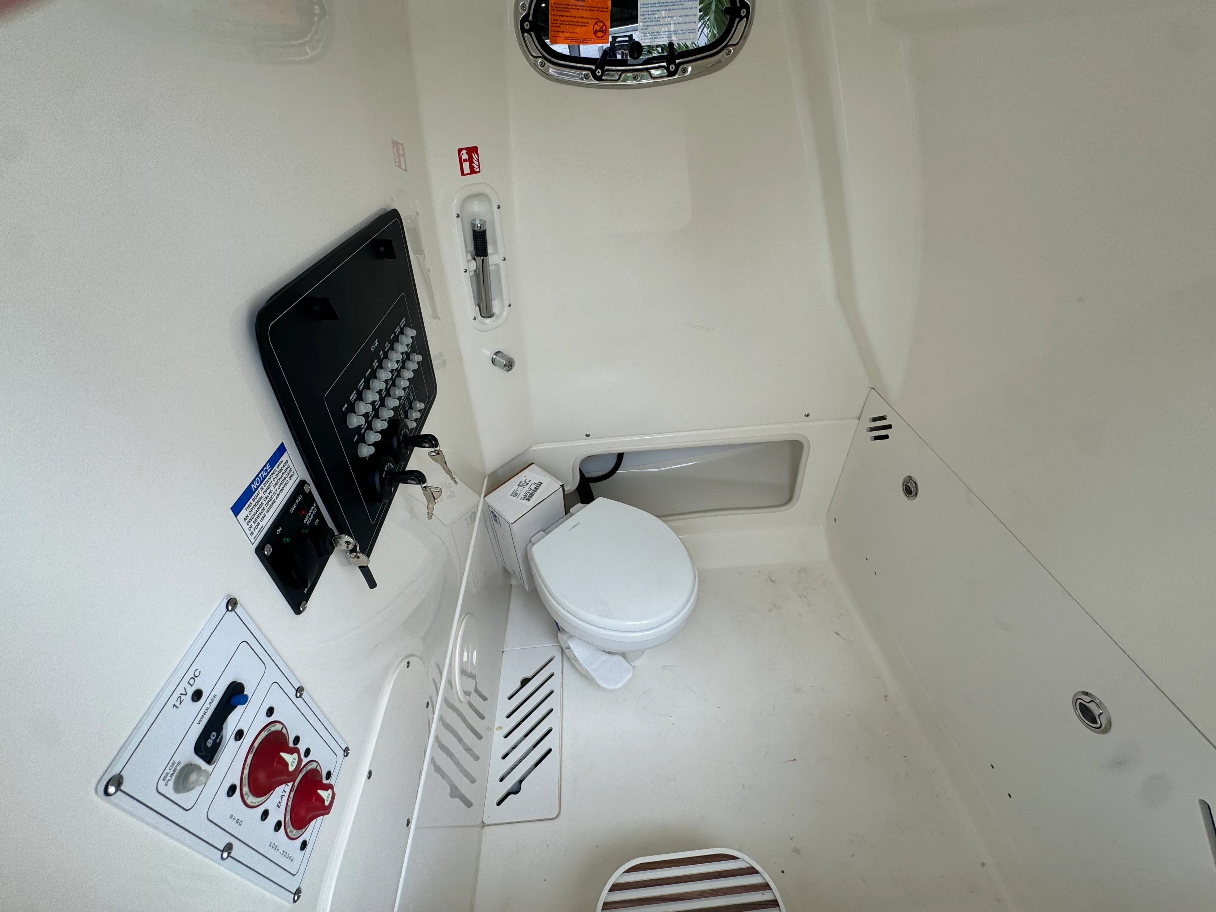 2026 Boston Whaler 250 Outrage Image Thumbnail #10