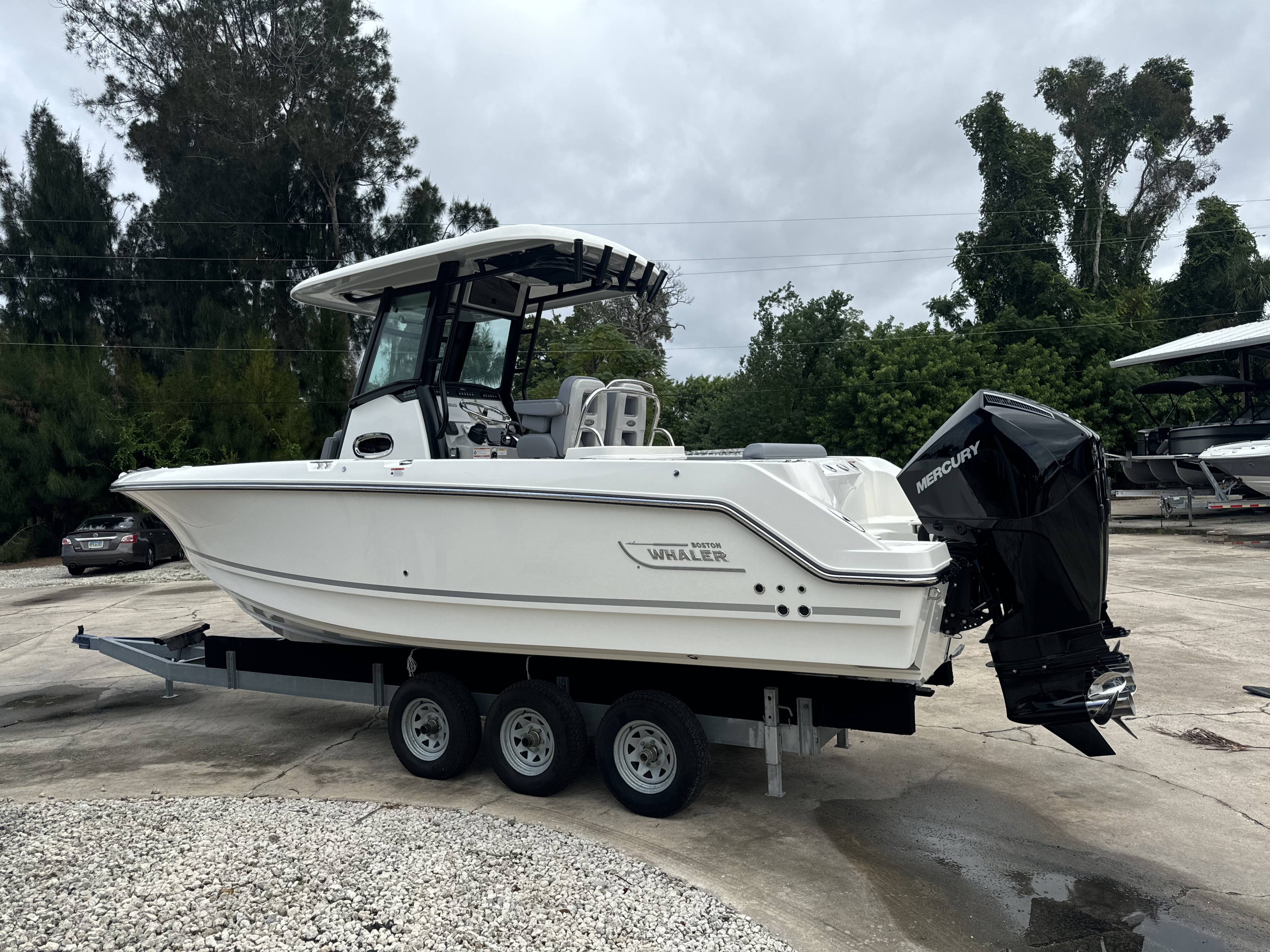 2026 Boston Whaler 250 Outrage Image Thumbnail #2