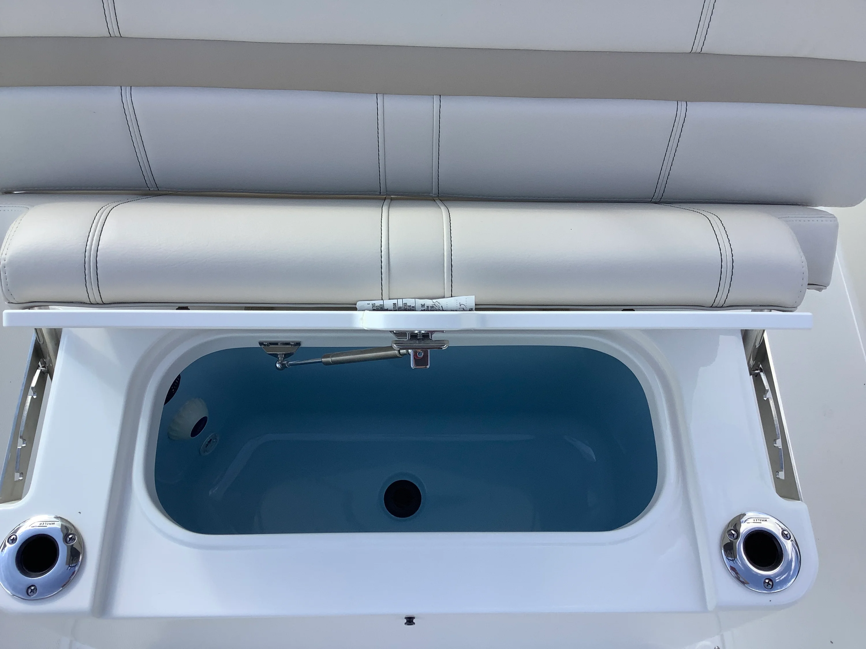 2026 Boston Whaler 220 Dauntless Image Thumbnail #17