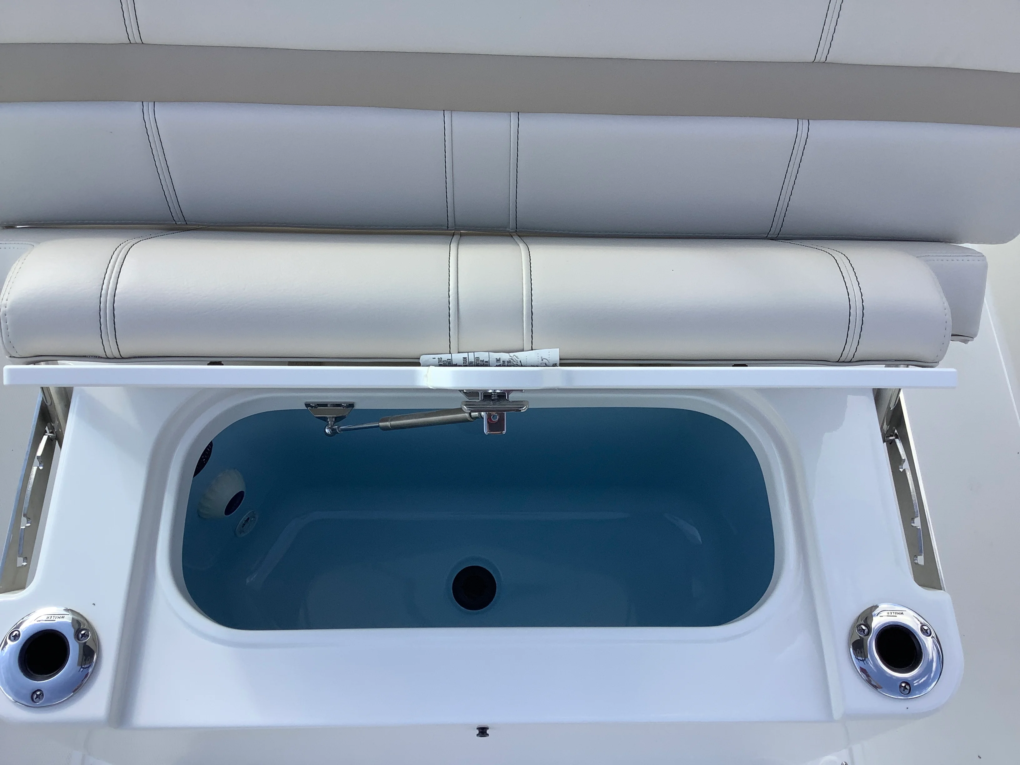 2026 Boston Whaler 220 Dauntless Image Thumbnail #17