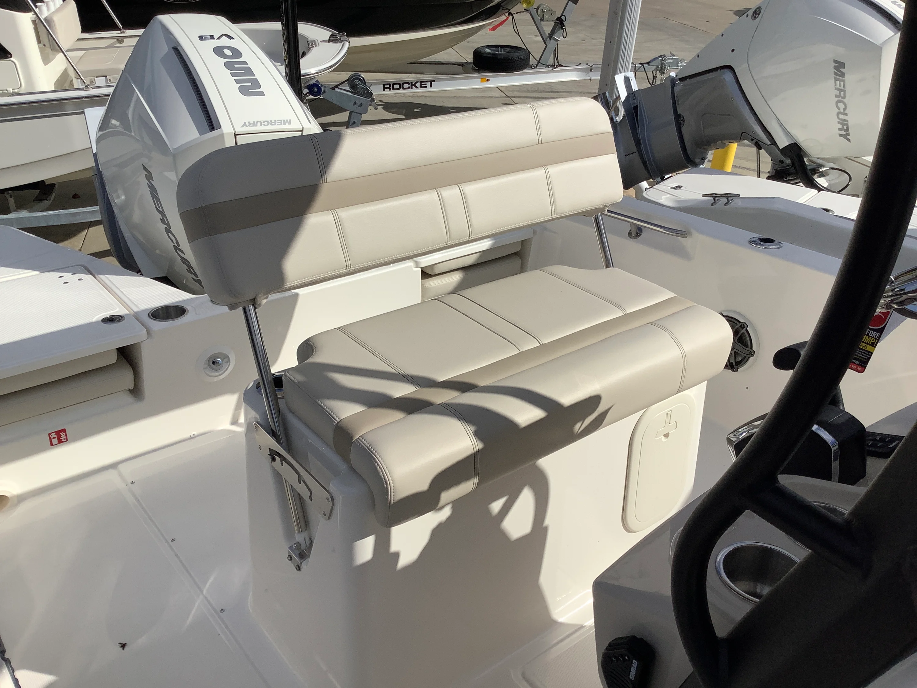 2026 Boston Whaler 220 Dauntless Image Thumbnail #18