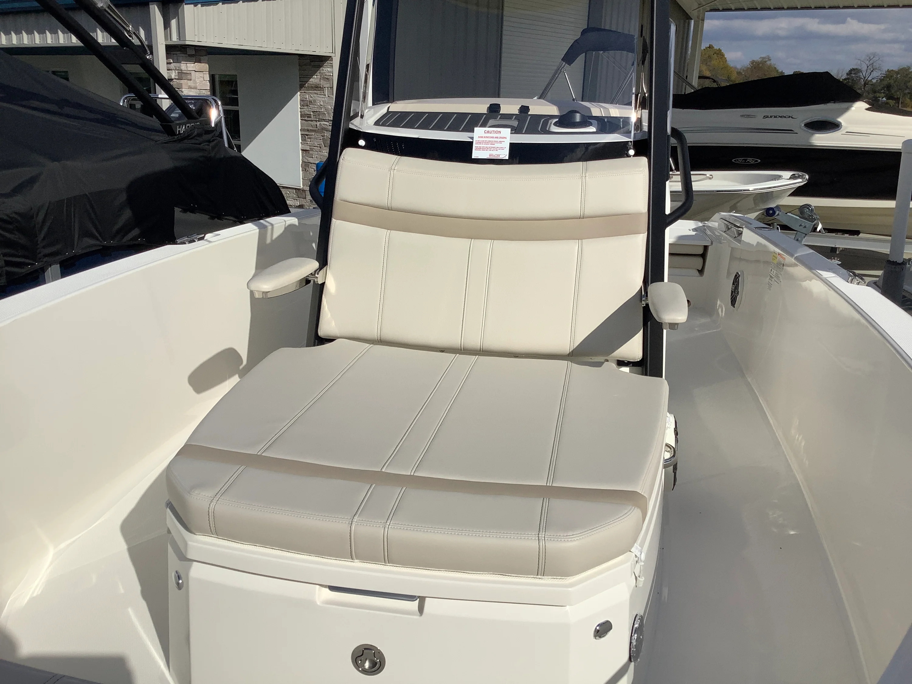 2026 Boston Whaler 220 Dauntless Image Thumbnail #25