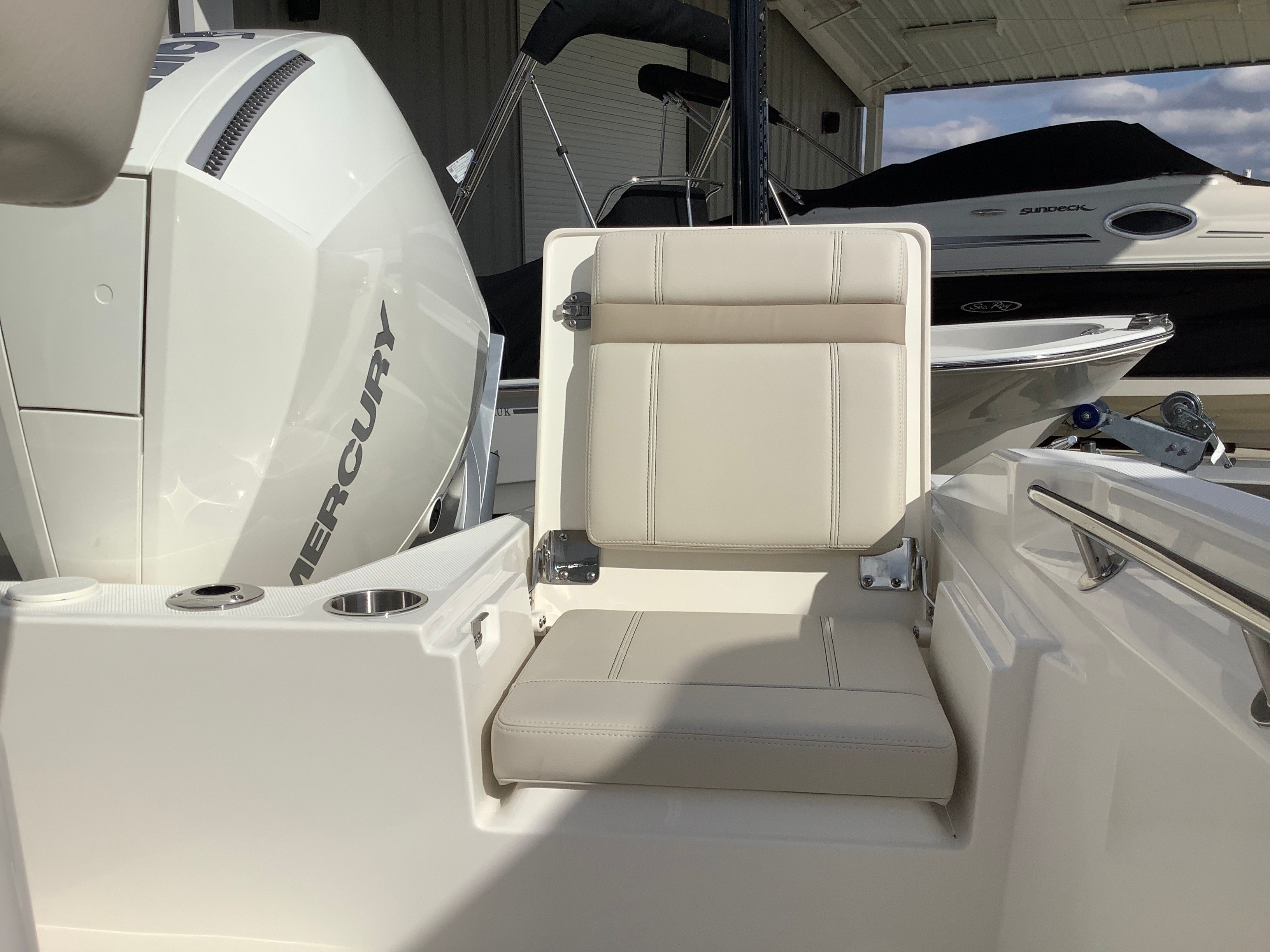 2026 Boston Whaler 220 Dauntless Image Thumbnail #13
