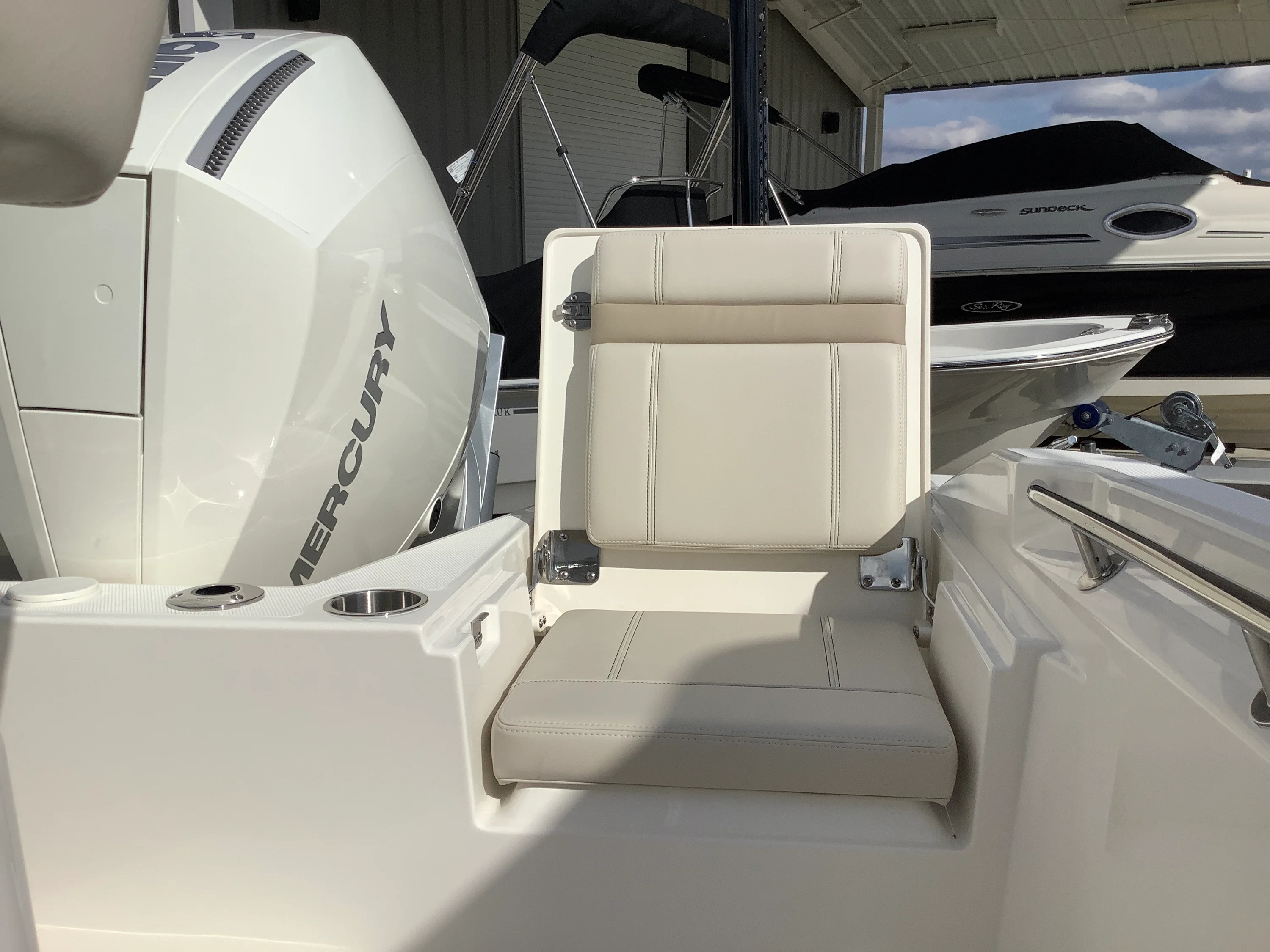 2026 Boston Whaler 220 Dauntless Image Thumbnail #13