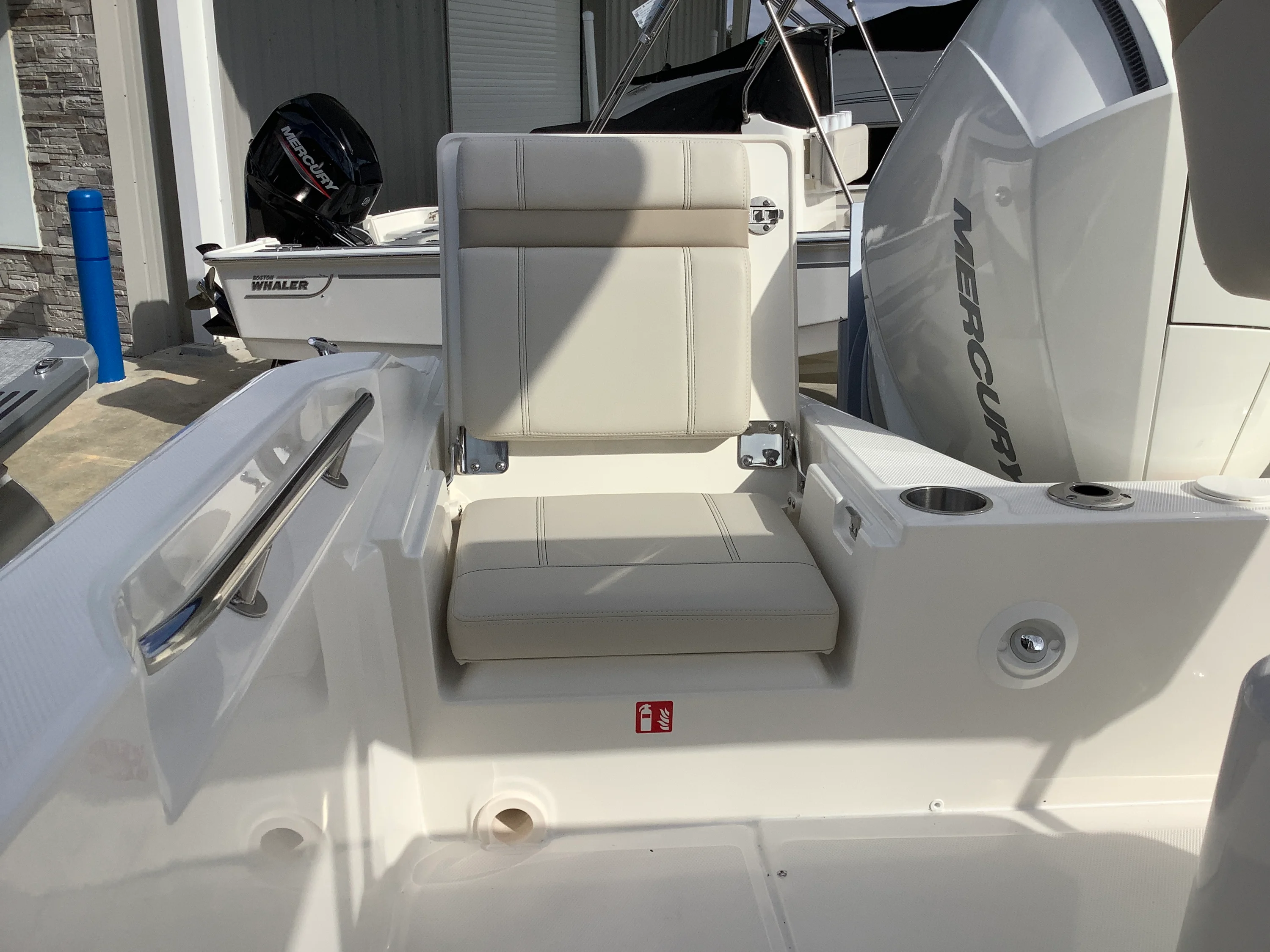 2026 Boston Whaler 220 Dauntless Image Thumbnail #10