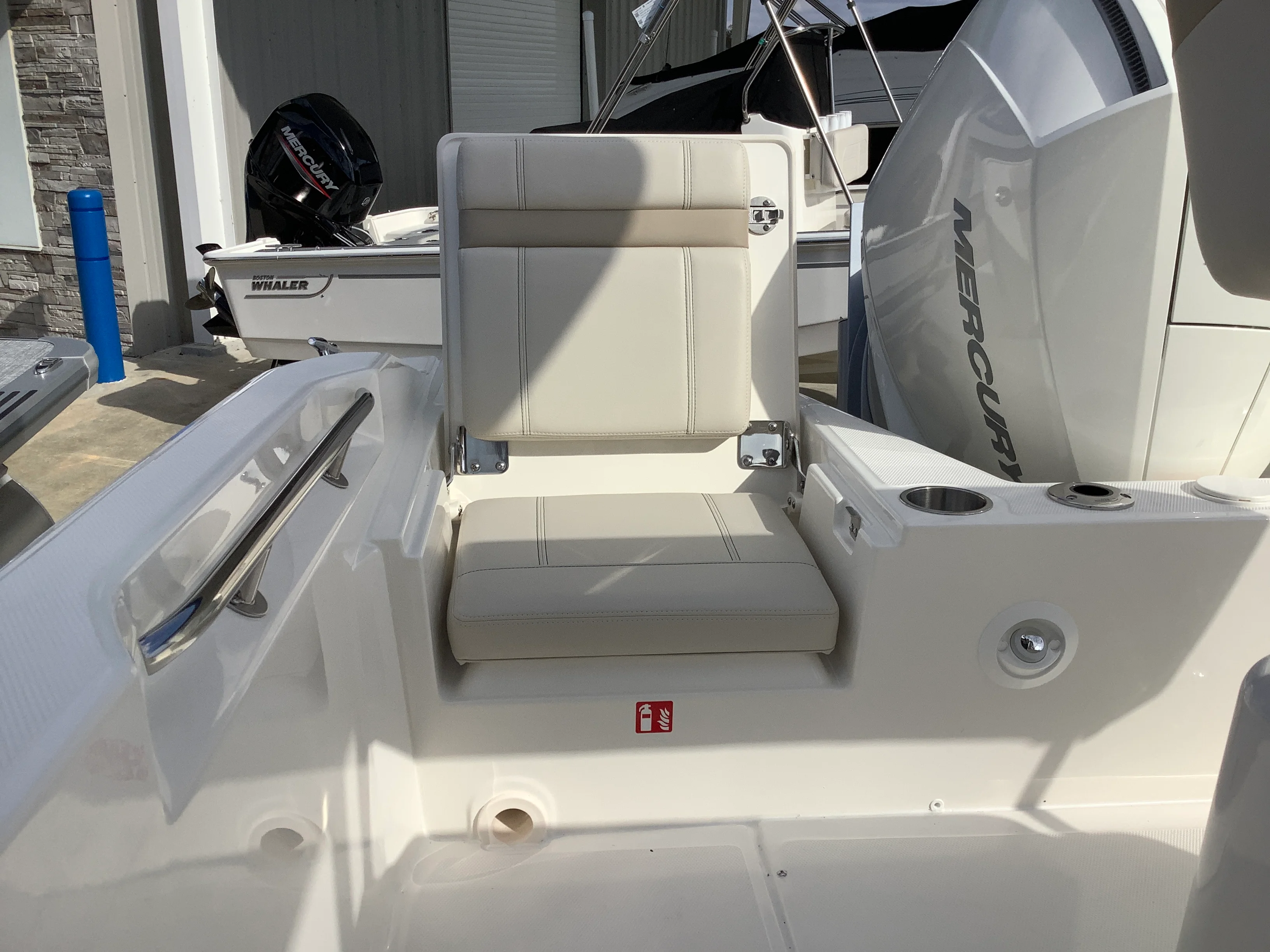 2026 Boston Whaler 220 Dauntless Image Thumbnail #10