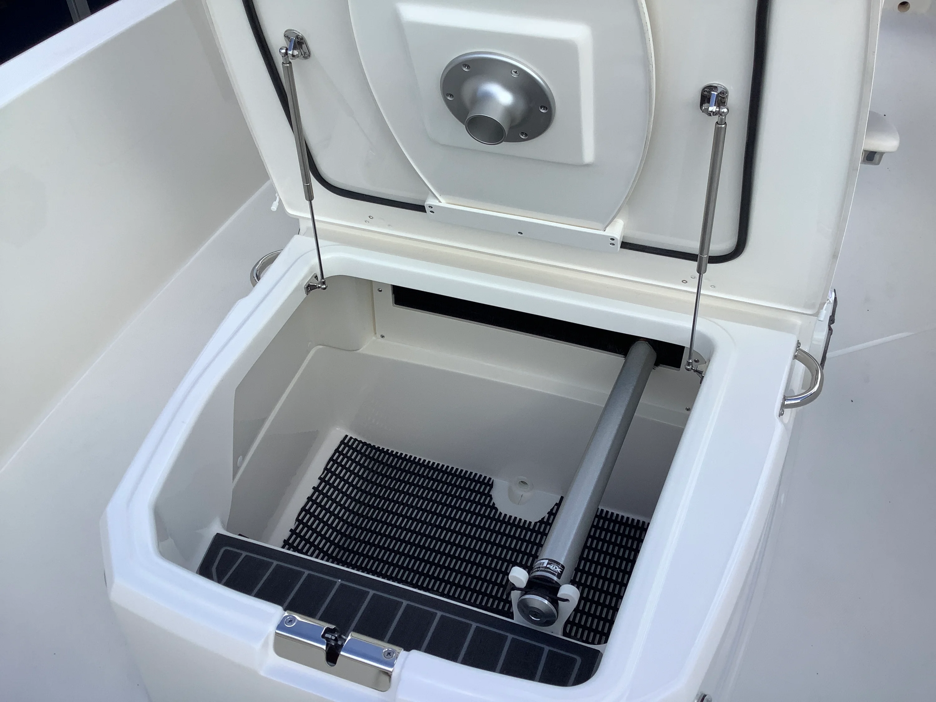 2026 Boston Whaler 220 Dauntless Image Thumbnail #26