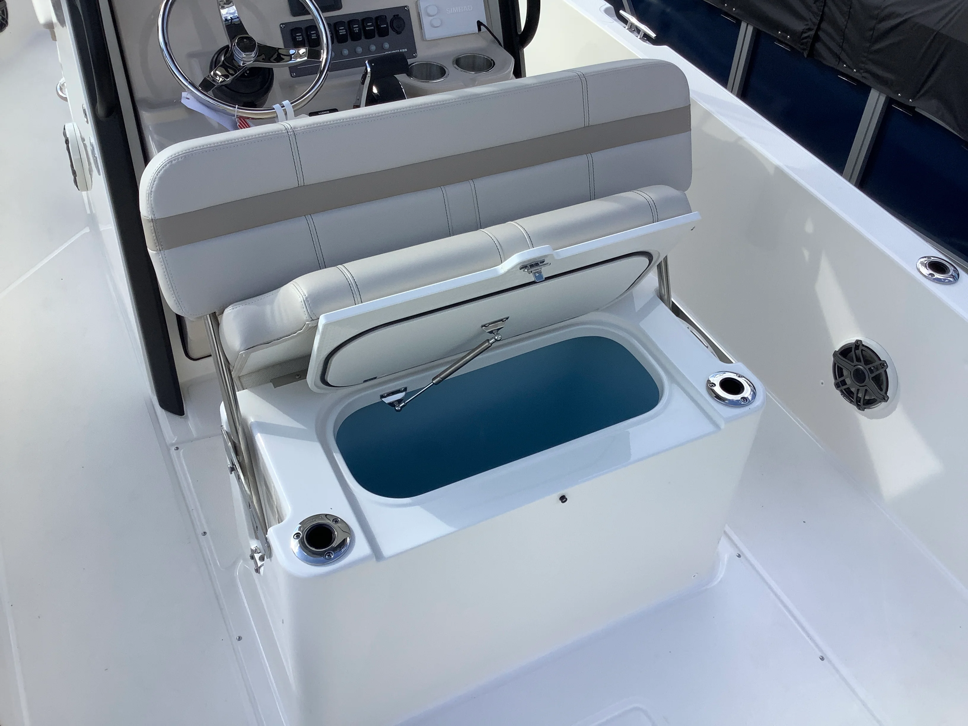 2026 Boston Whaler 220 Dauntless Image Thumbnail #16