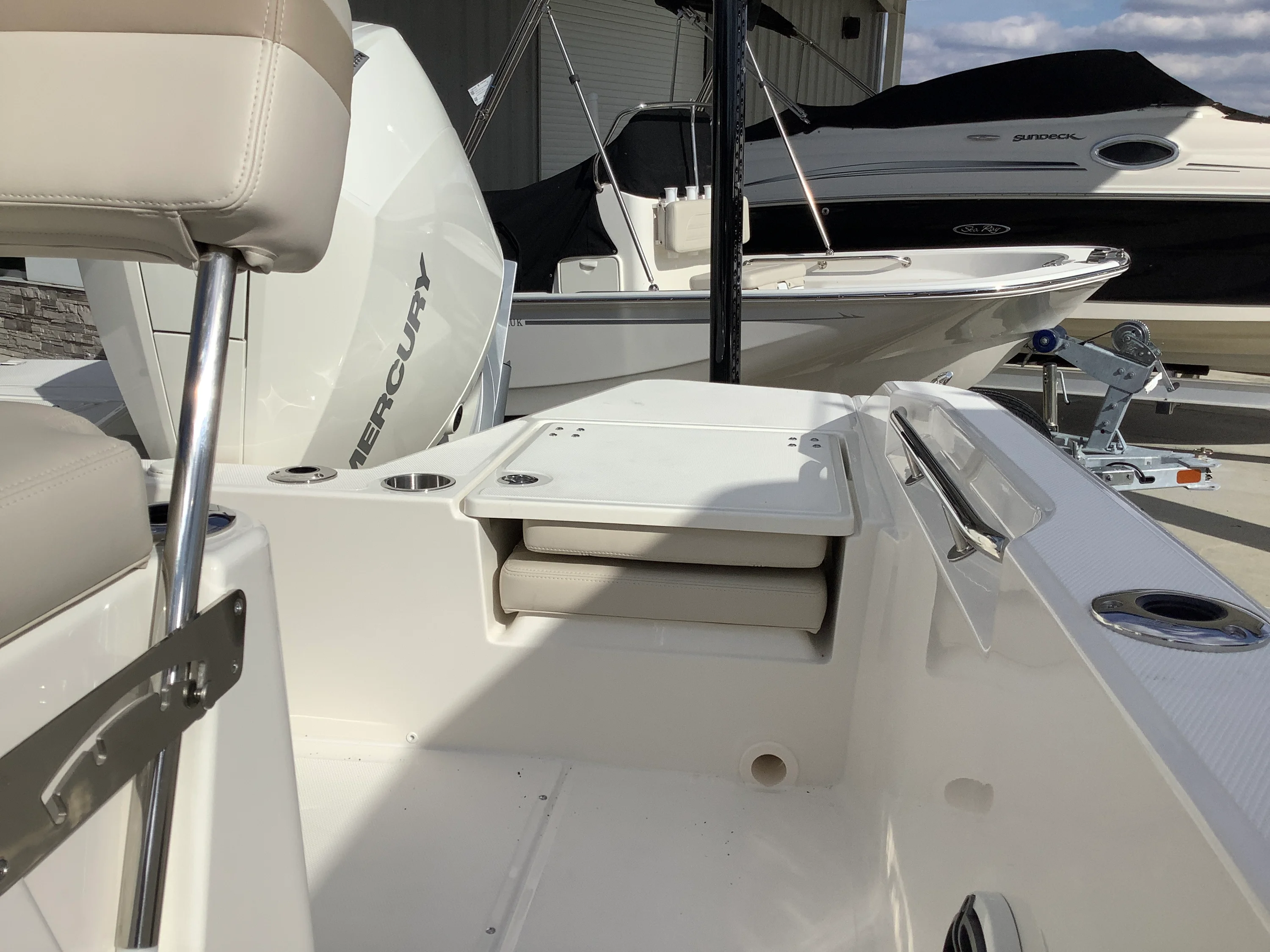 2026 Boston Whaler 220 Dauntless Image Thumbnail #12