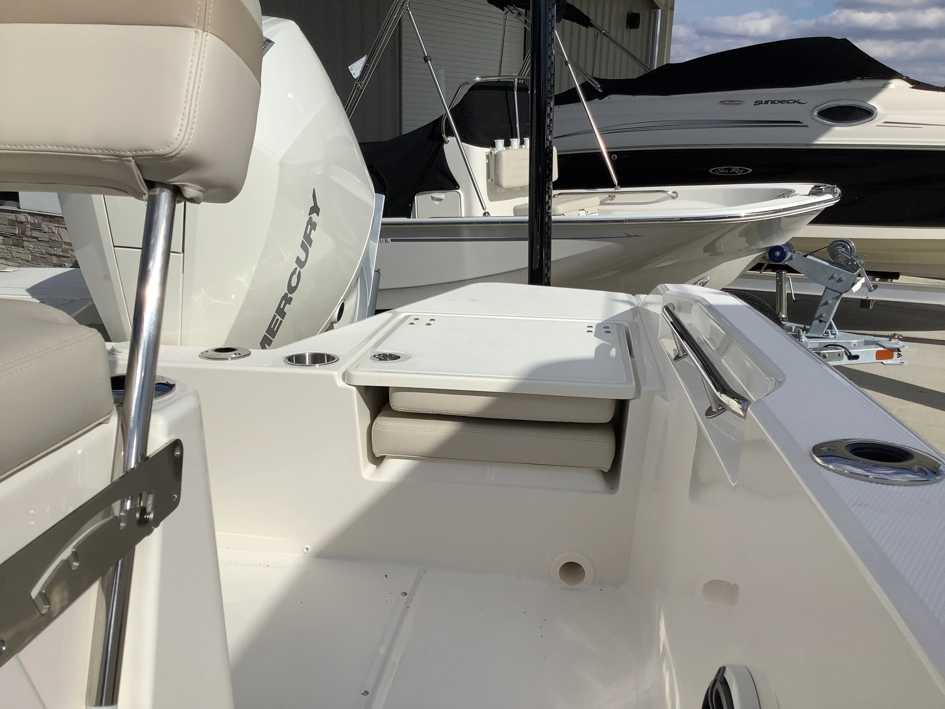 2026 Boston Whaler 220 Dauntless Image Thumbnail #12