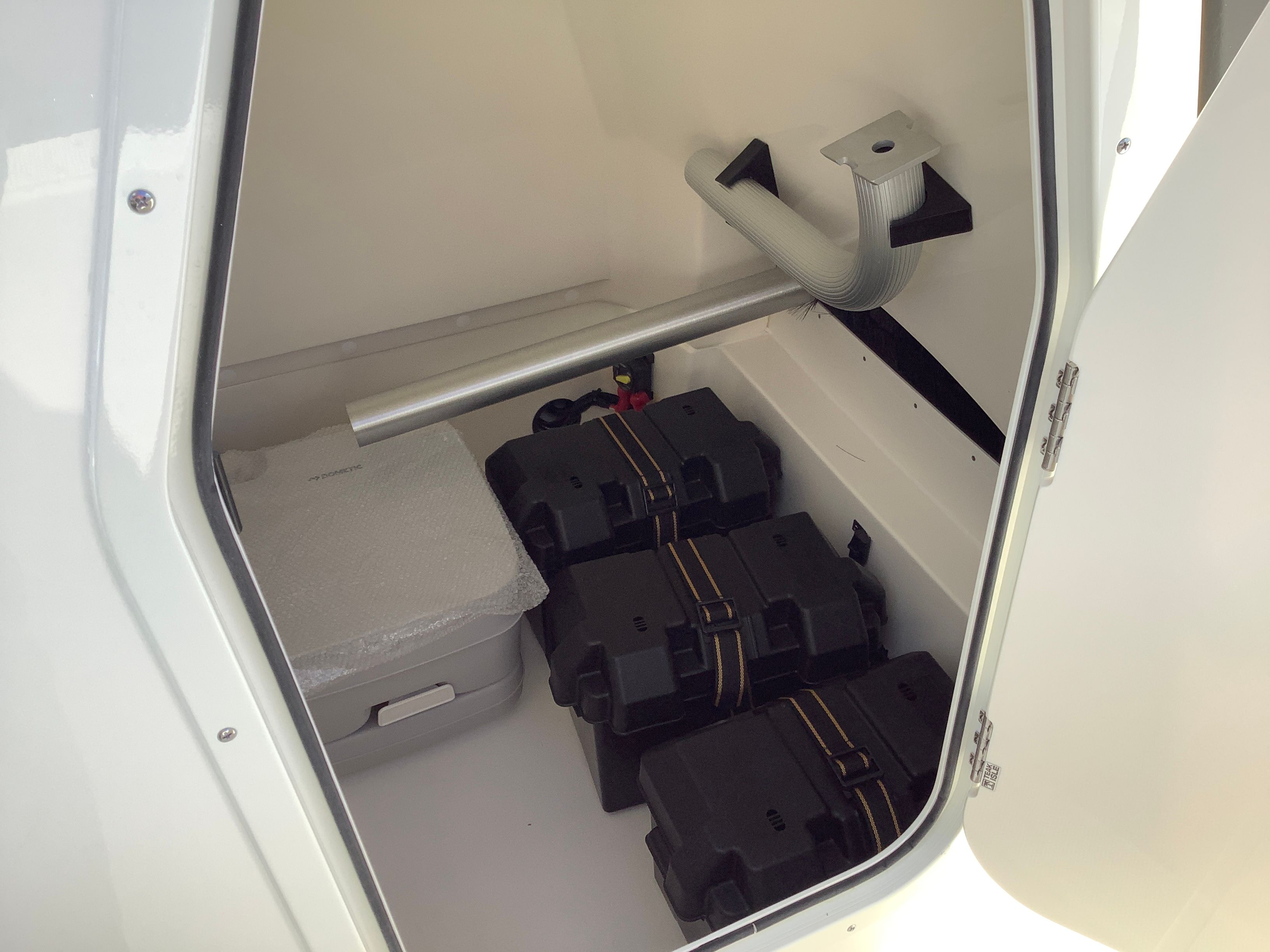 2026 Boston Whaler 220 Dauntless Image Thumbnail #24