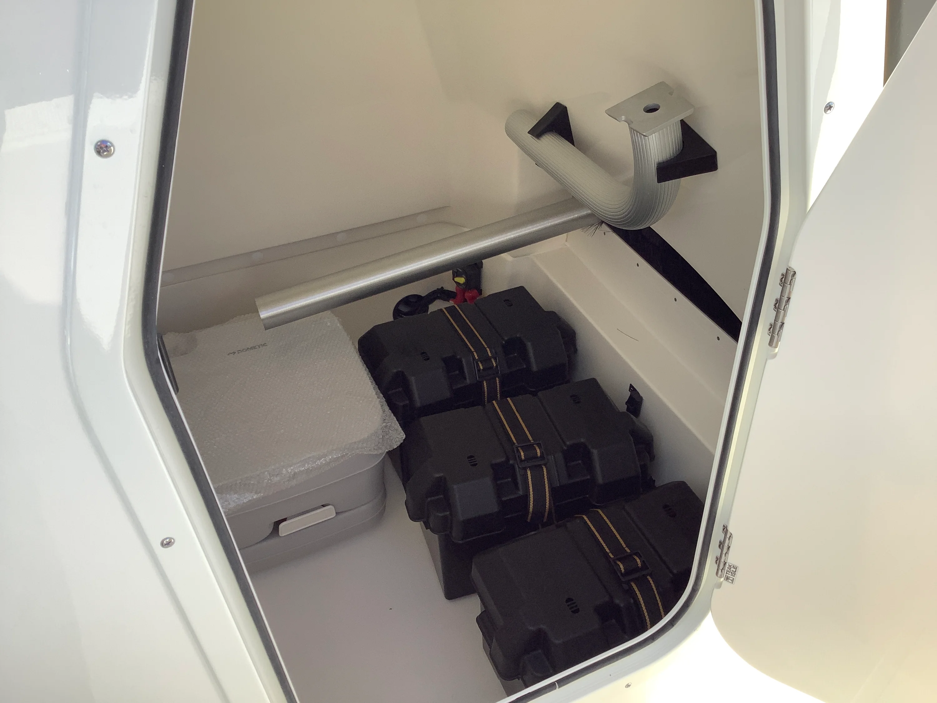 2026 Boston Whaler 220 Dauntless Image Thumbnail #24