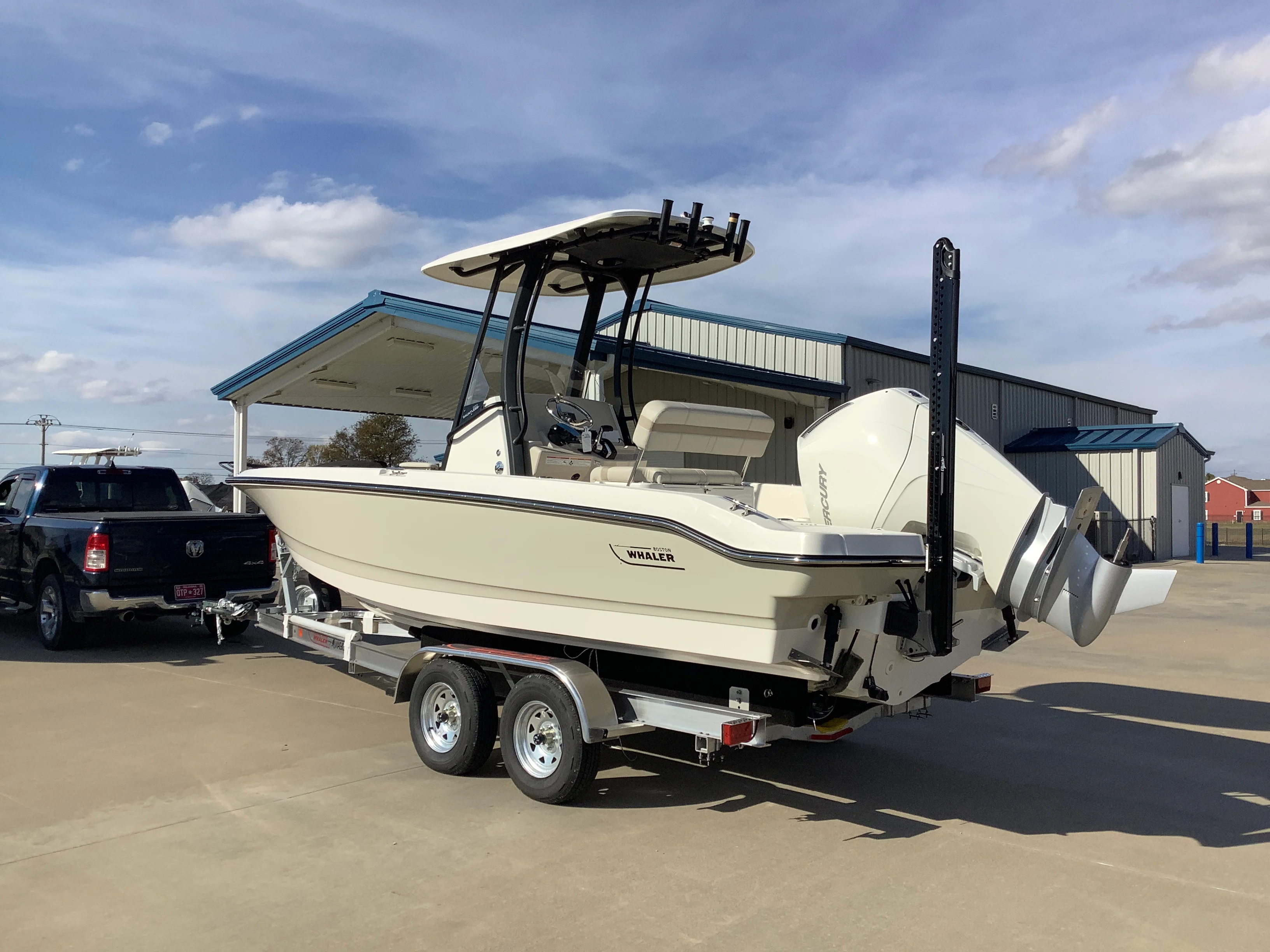 2026 Boston Whaler 220 Dauntless Image Thumbnail #2