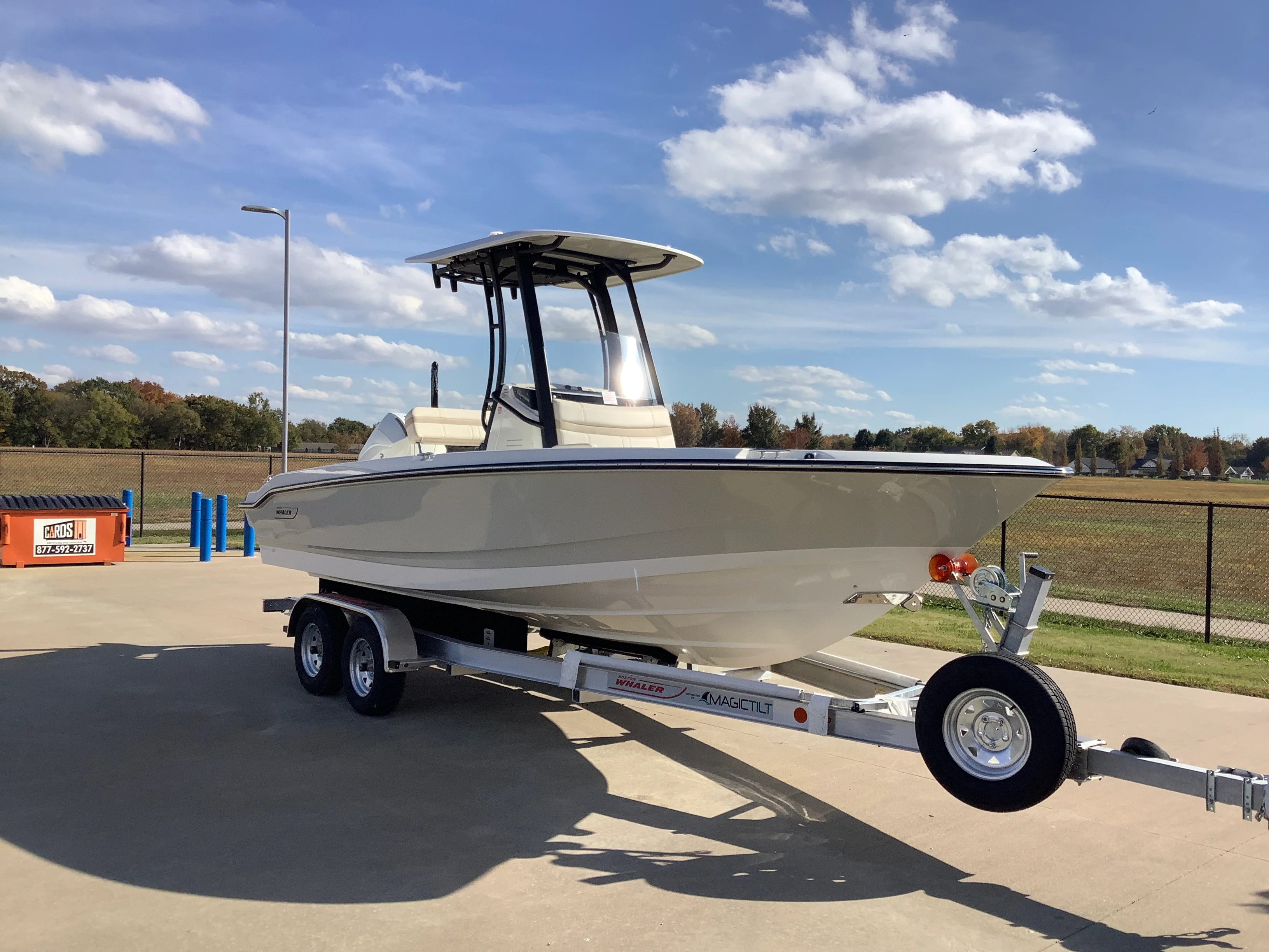 2026 Boston Whaler 220 Dauntless Image Thumbnail #5