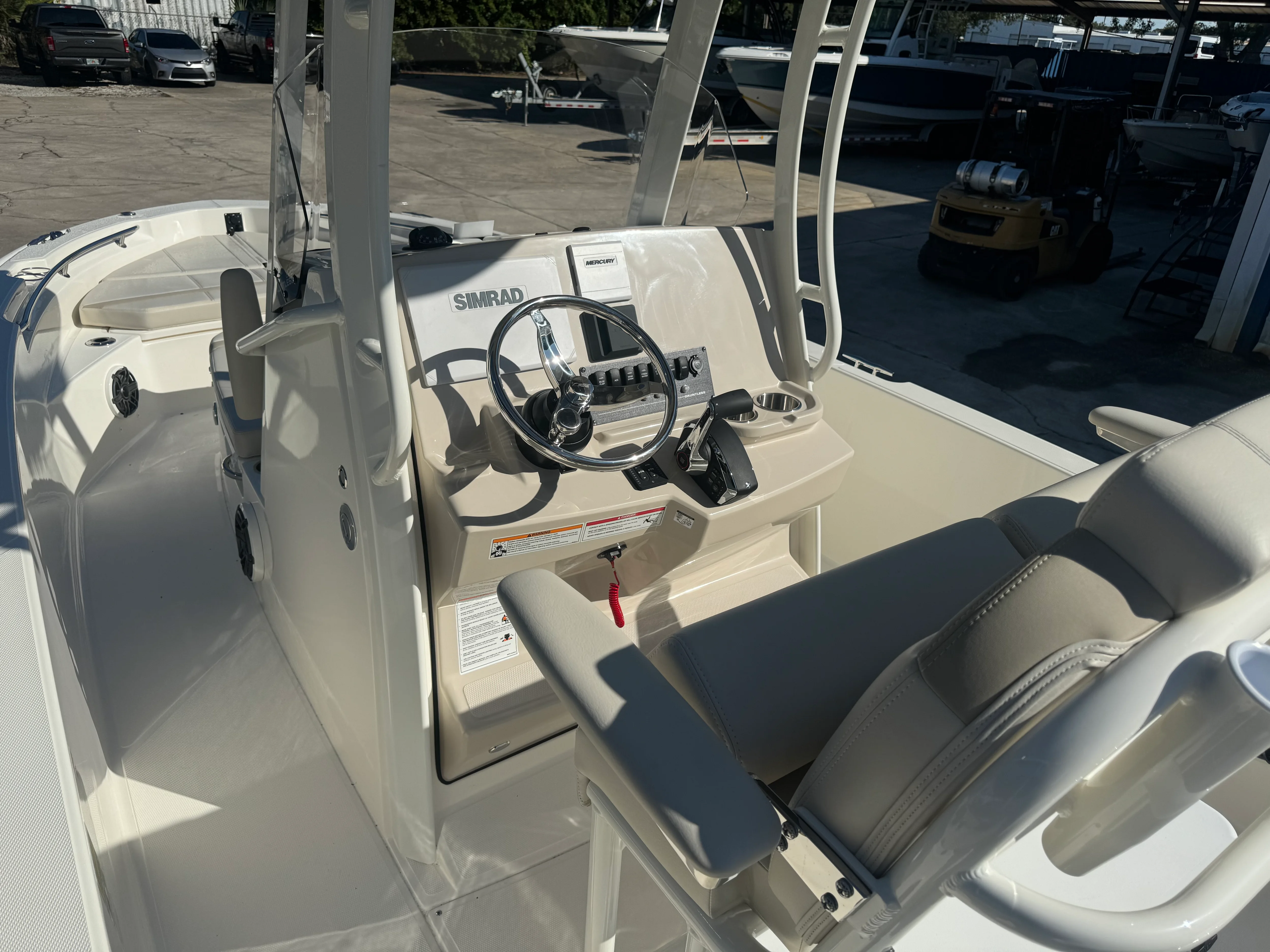 2026 Boston Whaler 220 Dauntless Image Thumbnail #6