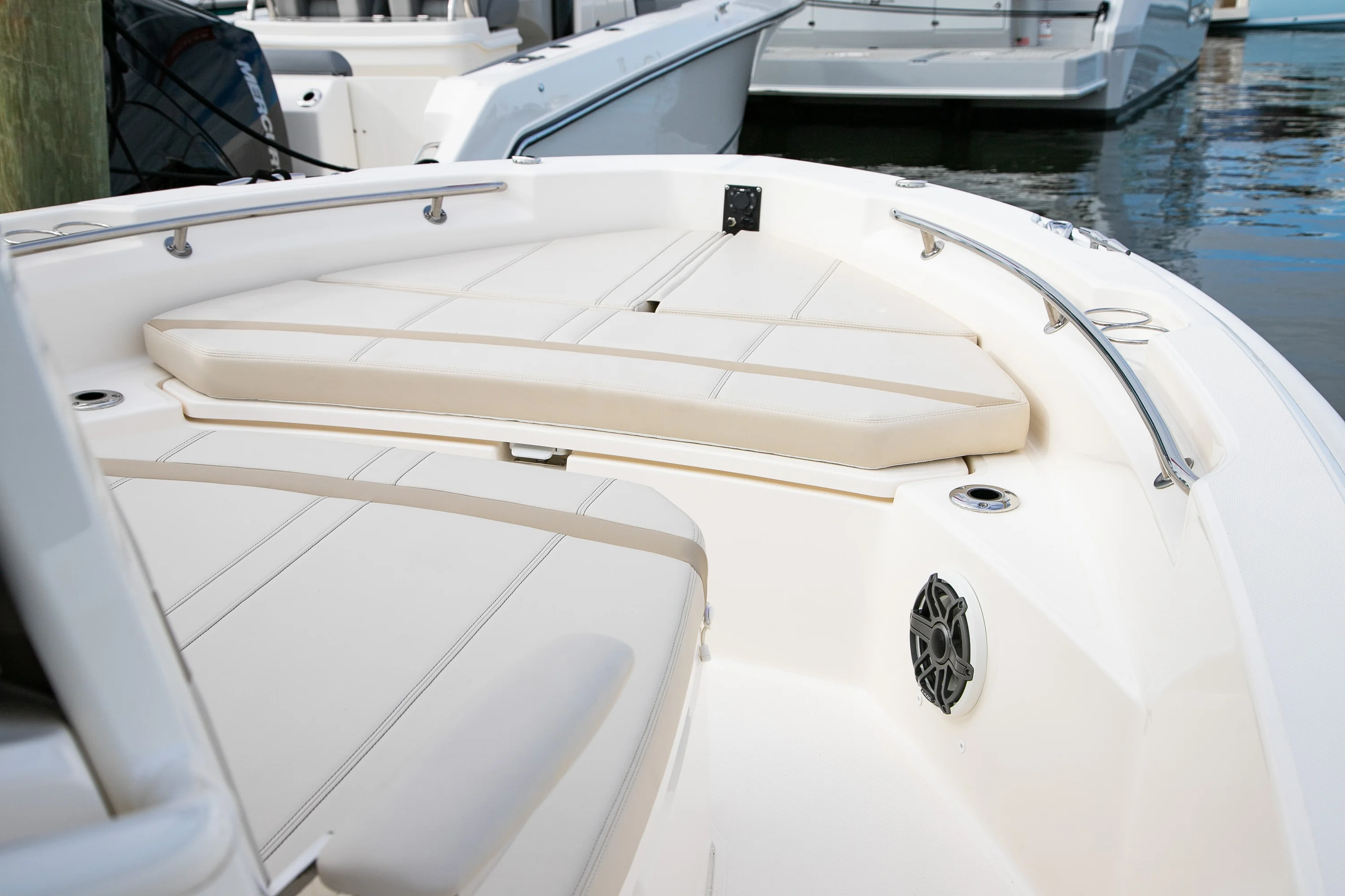 2026 Boston Whaler 220 Dauntless Image Thumbnail #14
