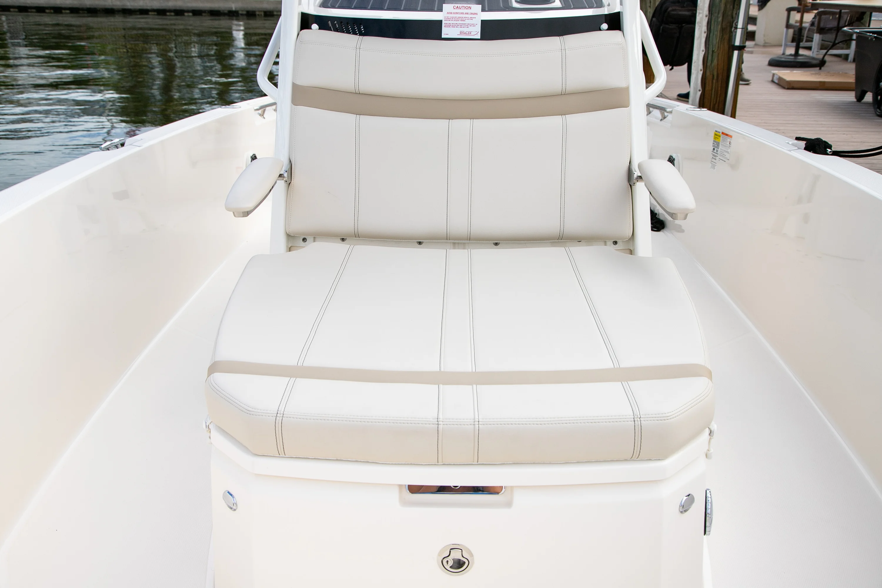 2026 Boston Whaler 220 Dauntless Image Thumbnail #12