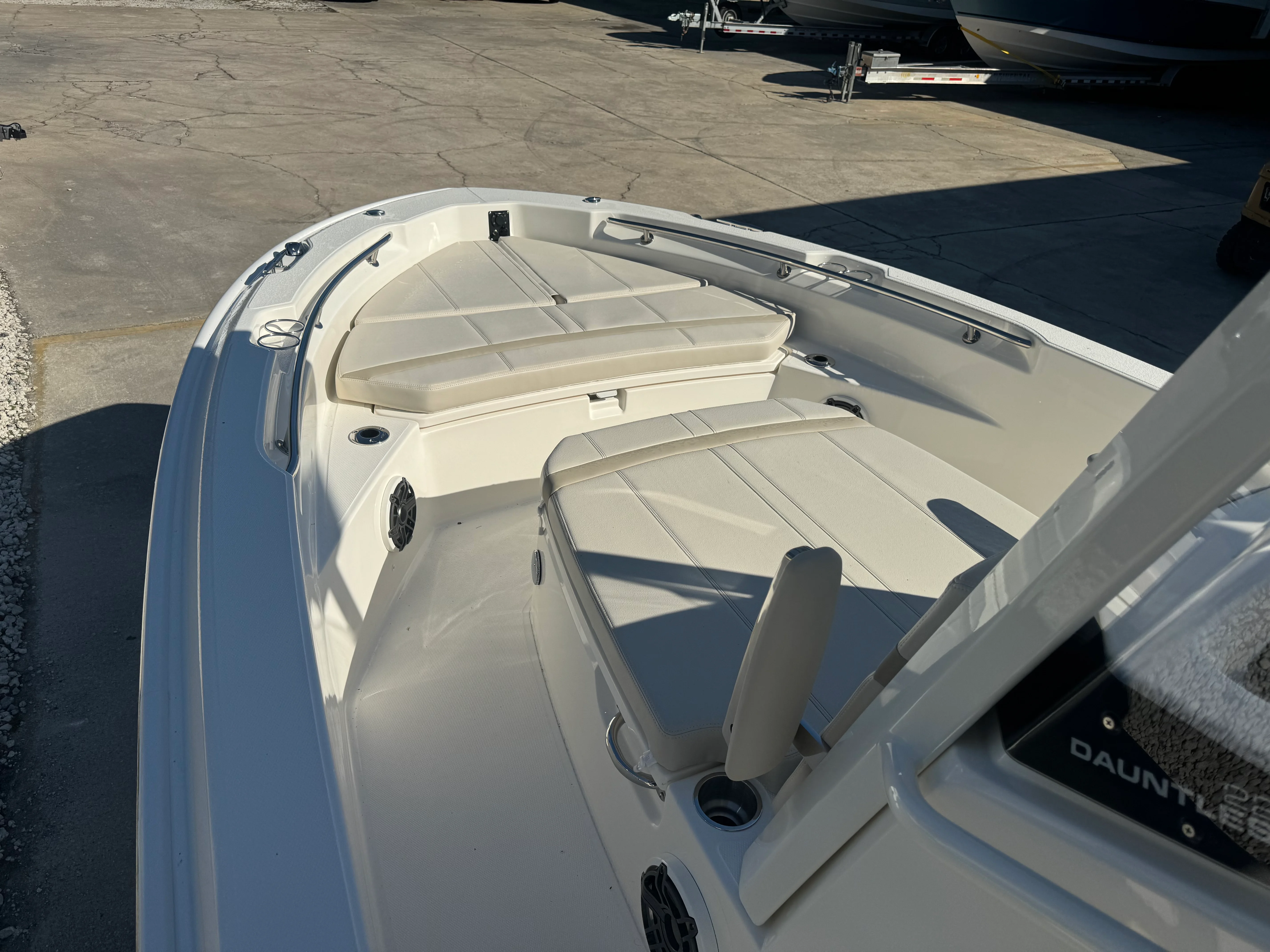 2026 Boston Whaler 220 Dauntless Image Thumbnail #9