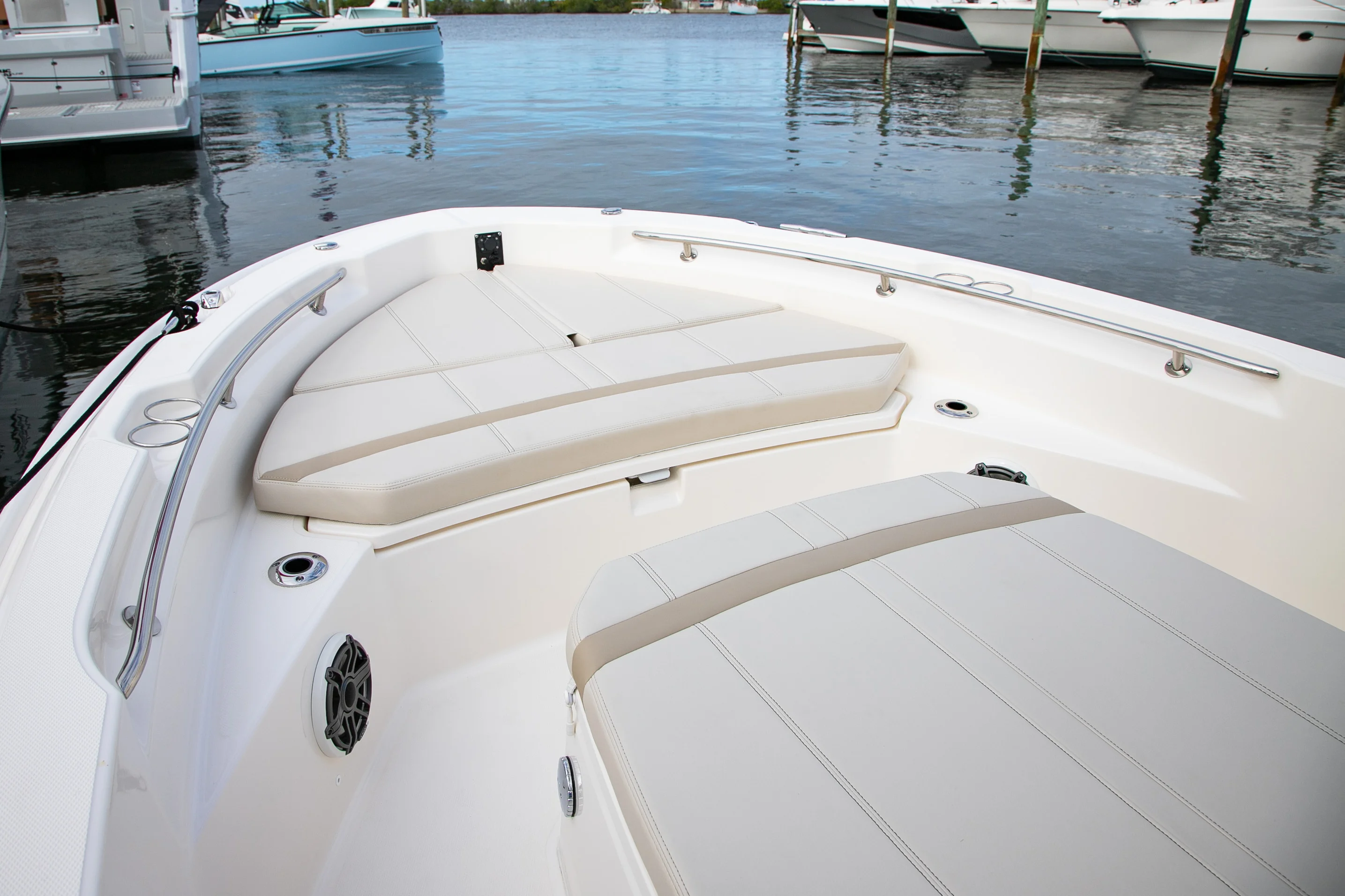 2026 Boston Whaler 220 Dauntless Image Thumbnail #13