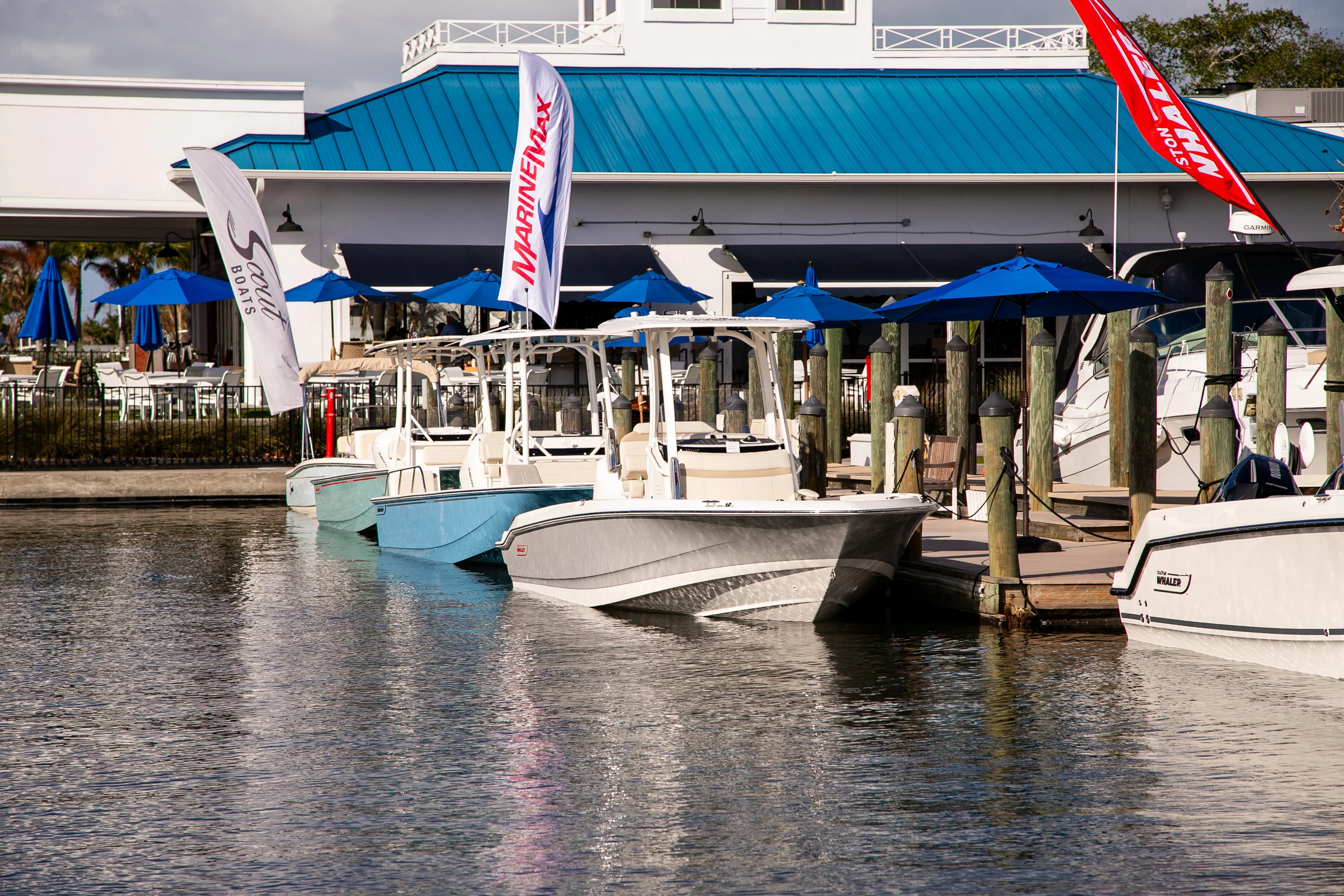 2026 Boston Whaler 220 Dauntless Image Thumbnail #2
